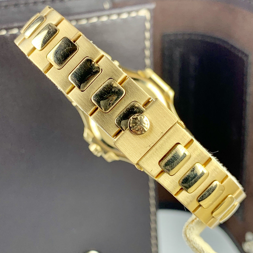 Patek Philippe Nautilus 4700/1 Ladies Solid 18k Gold With Factory Diamond 28mm