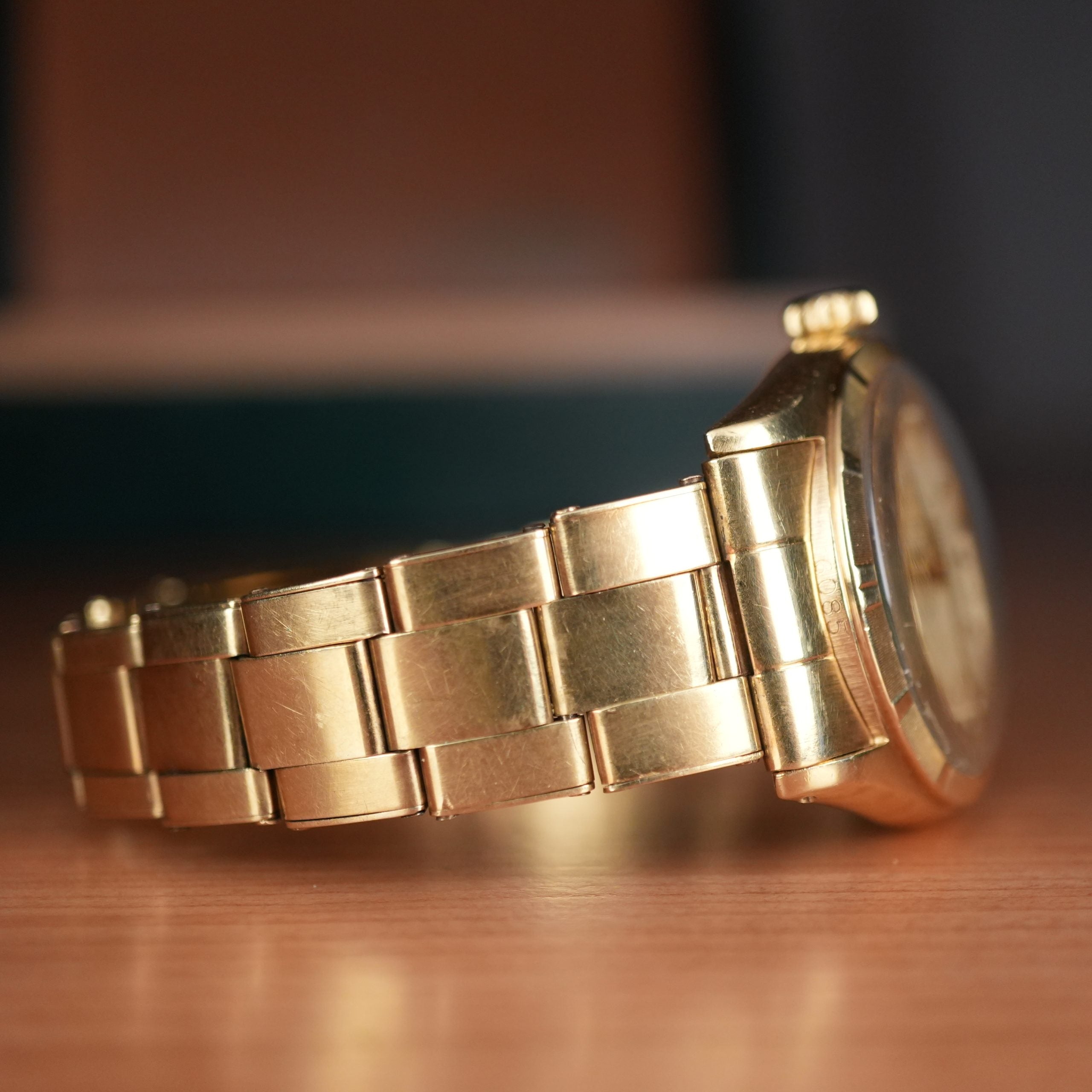 1952 Rolex Oyster Perpetual 6085 Red Officially Certified 18k Yellow Gold Expandable Bracelet