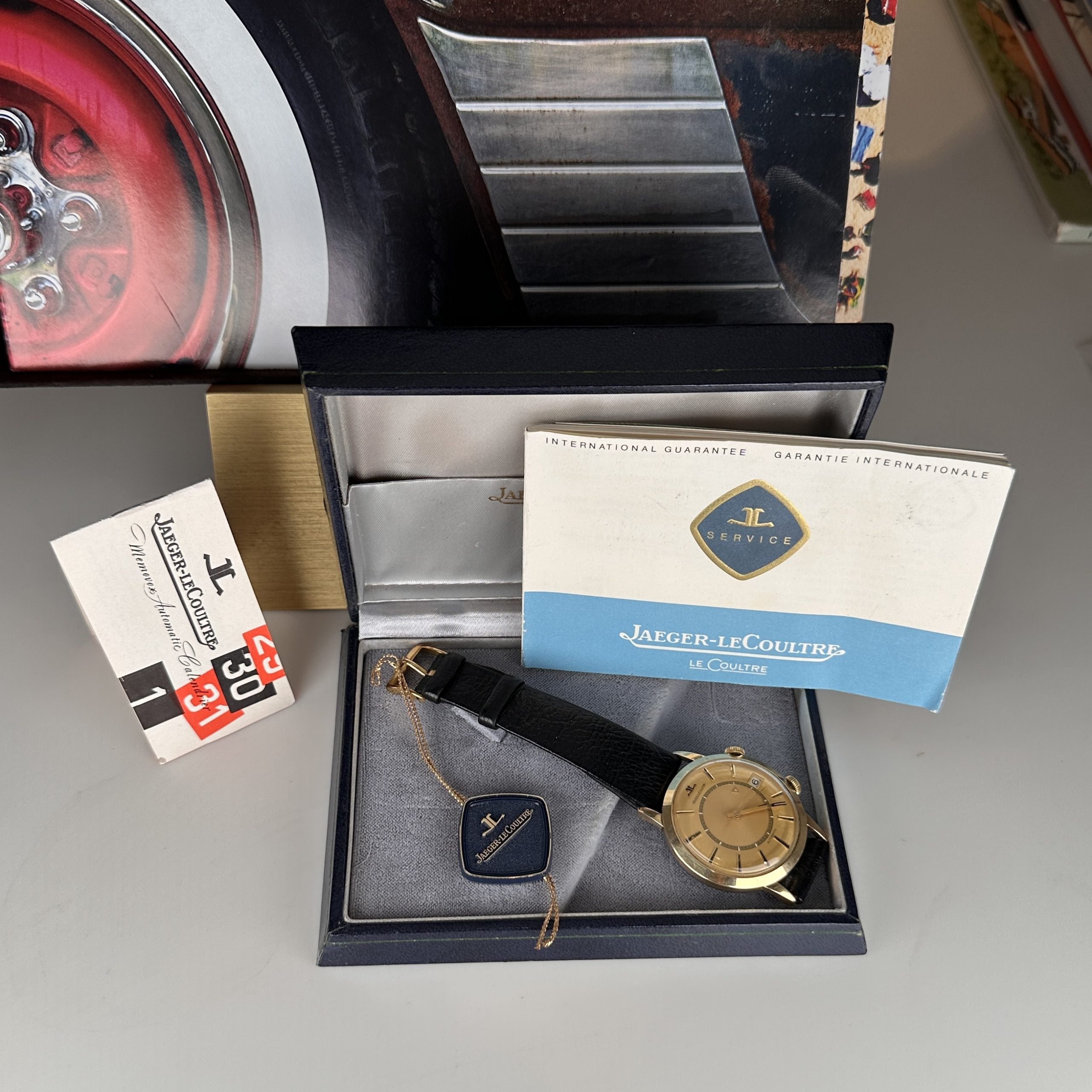 1968 Rare Jaeger LeCoulre 855 Automatic Memovox Alarm Jumbo 18k Solid Gold with Box and papers