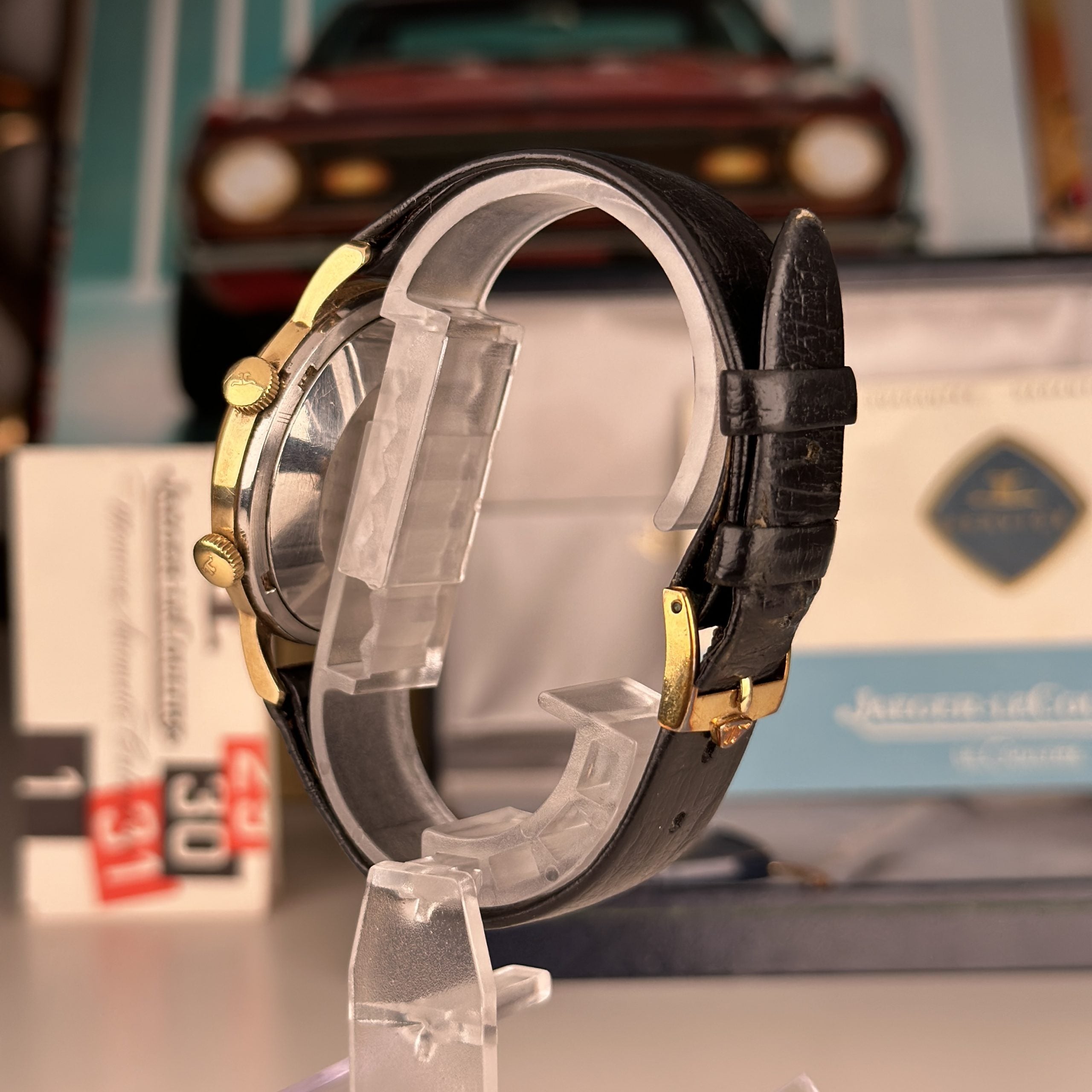 1968 Rare Jaeger LeCoulre 855 Automatic Memovox Alarm Jumbo 18k Solid Gold with Box and papers