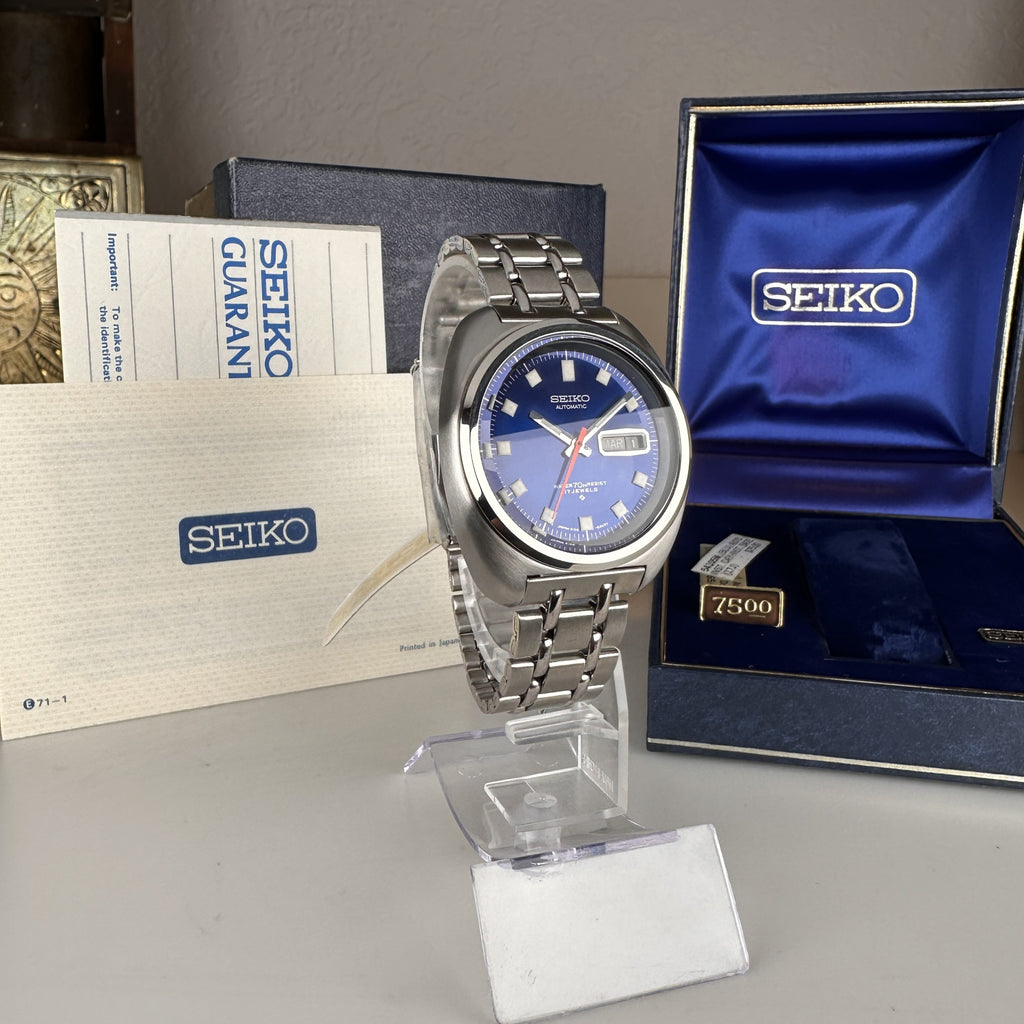1971 NOS Vintage Seiko 6106 8237 Day-Date Automatic 39mm Blue Dial