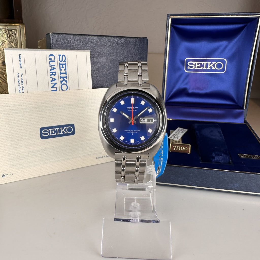 1971 NOS Vintage Seiko 6106 8237 Day-Date Automatic 39mm Blue Dial