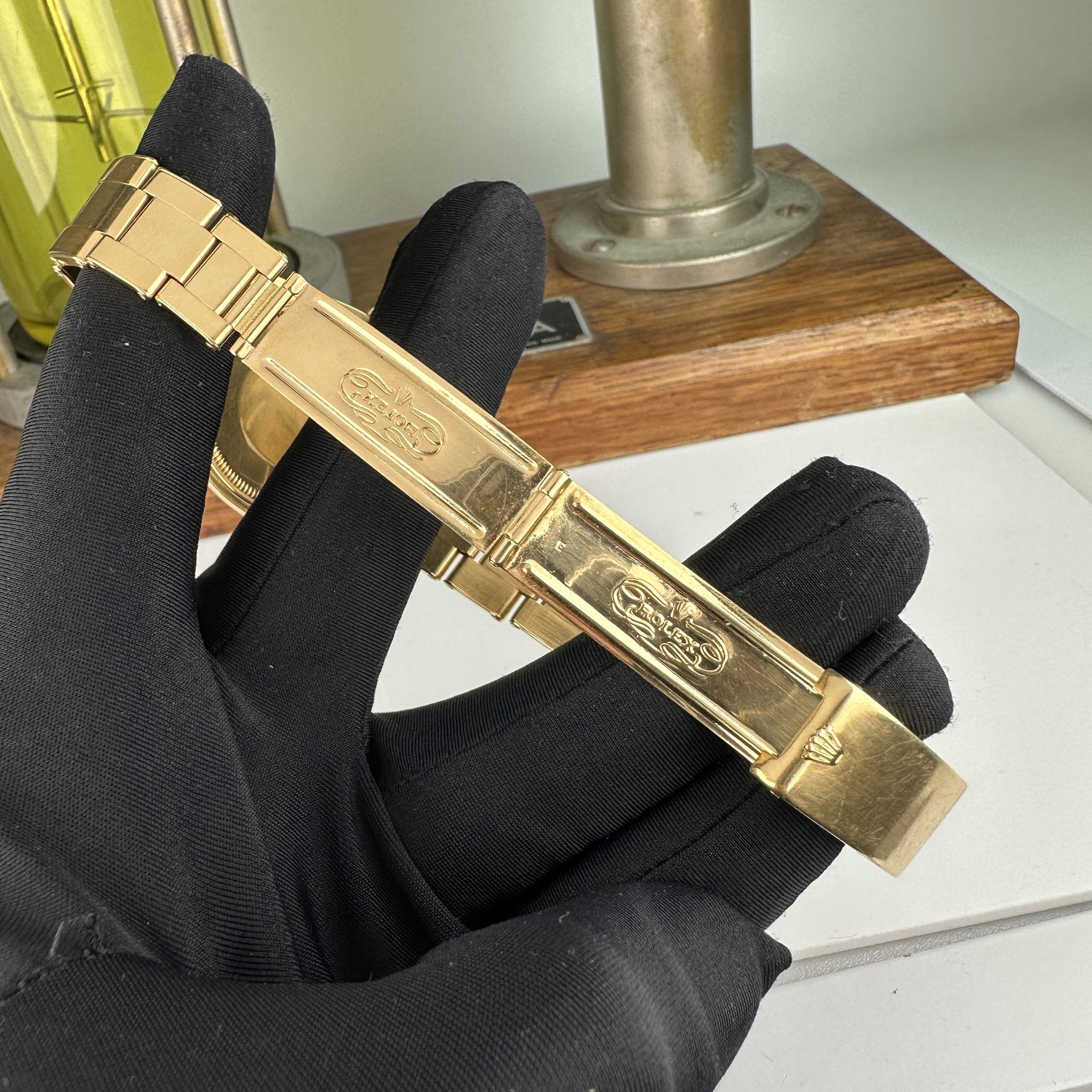 1980 Rolex Oyster Perpetual Date 1500 18k Solid Gold with Original Oyster Bracelet