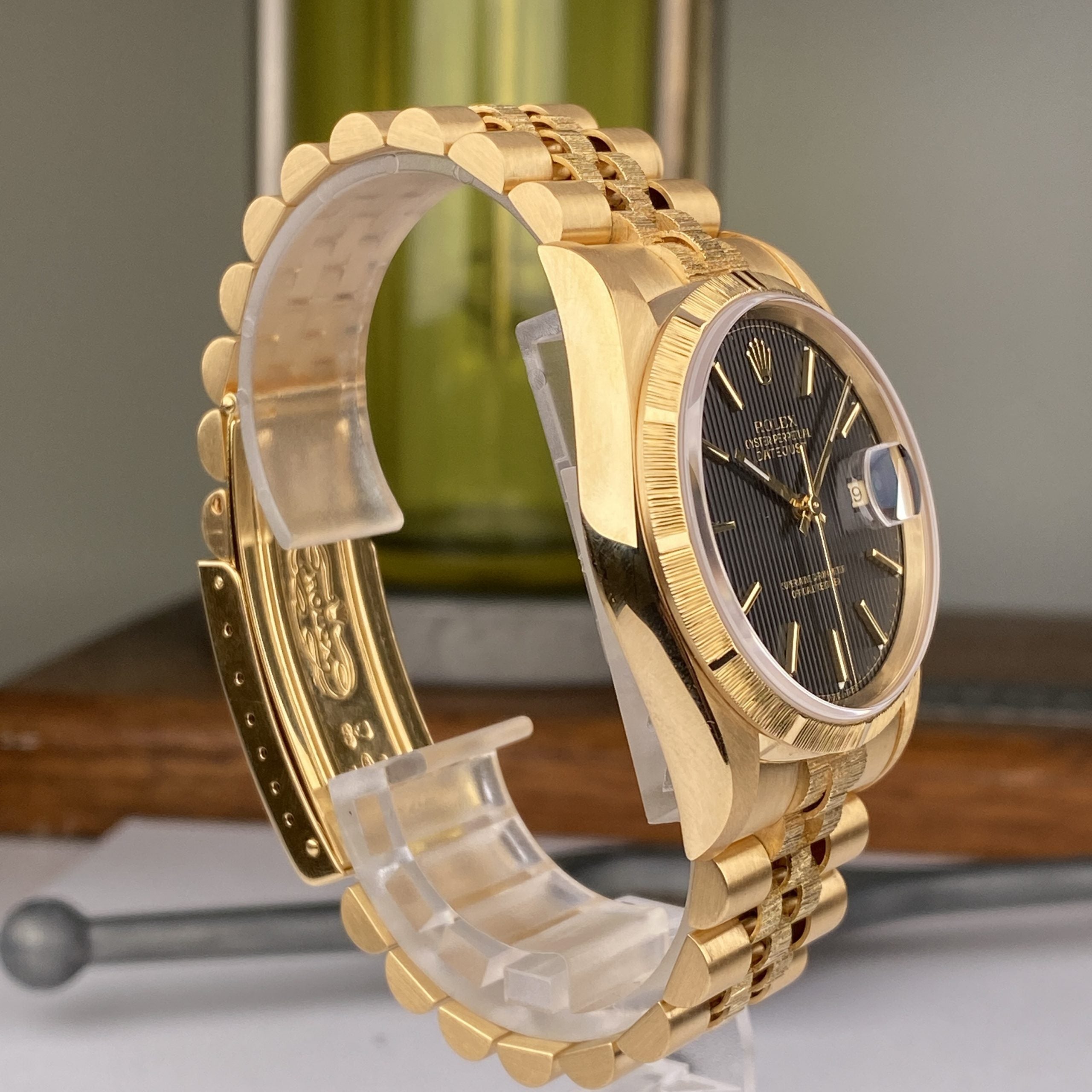 1993 Rolex Datejust 16248 Bark Finish 18k gold Black Dial Unpolished in Mint Condition