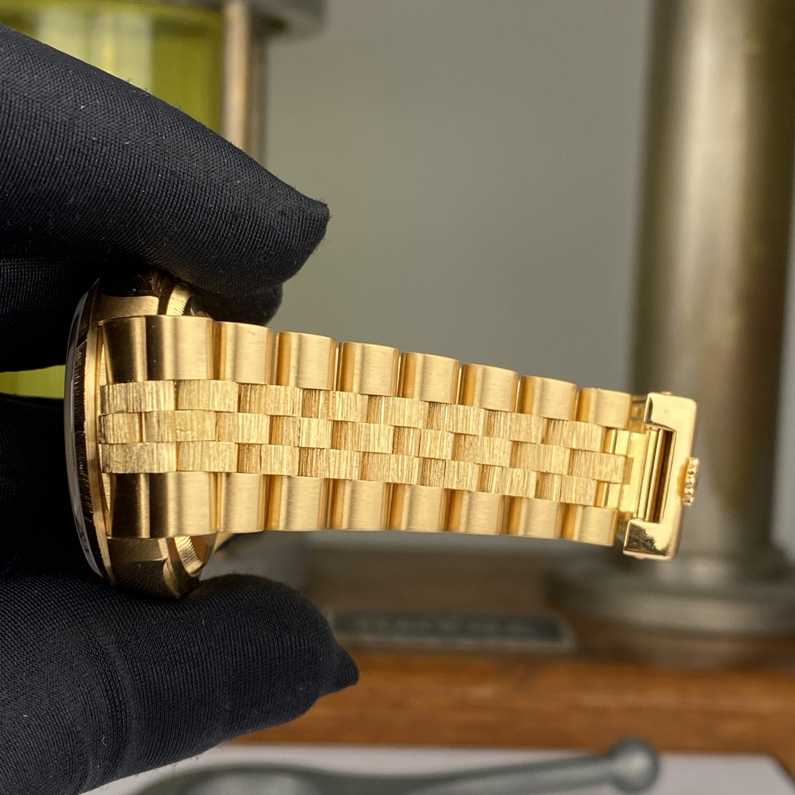 1993 Rolex Datejust 16248 Bark Finish 18k gold Black Dial Unpolished in Mint Condition