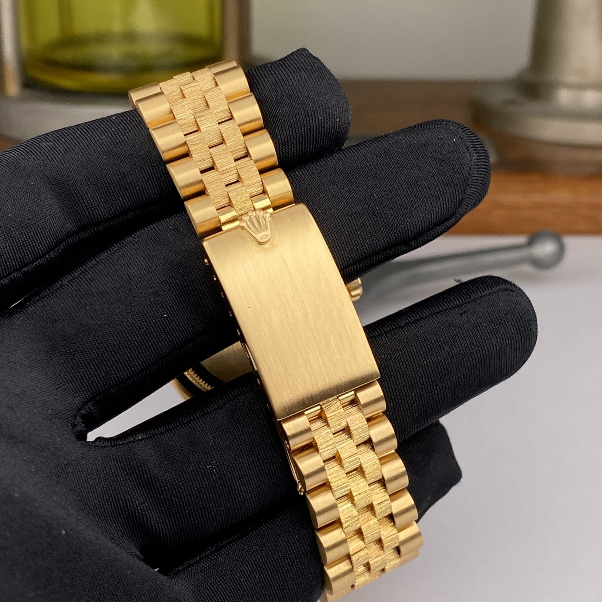 1993 Rolex Datejust 16248 Bark Finish 18k gold Black Dial Unpolished in Mint Condition