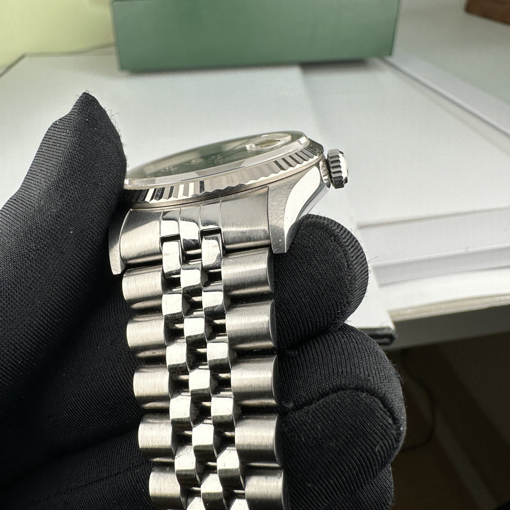 1995 Rolex Datejust 16234 Steel & Gold Jubilee Unpolished Factory Blue Diamond Dial box & papers