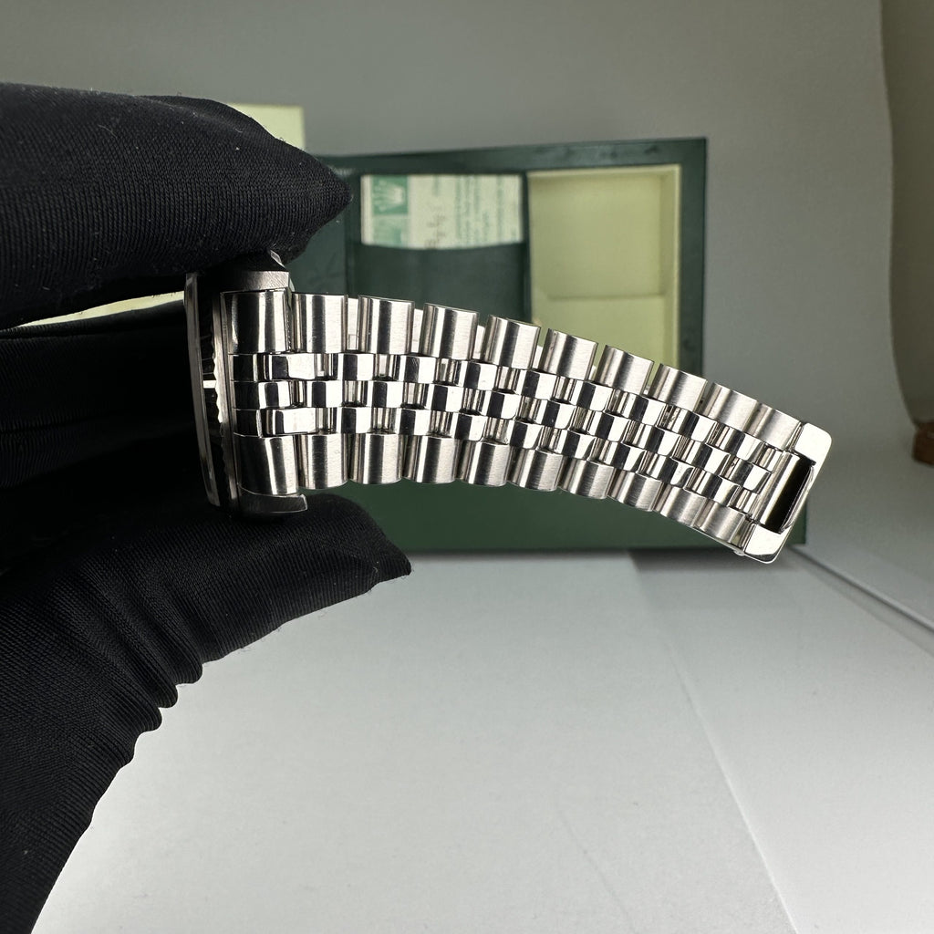 1995 Rolex Datejust 16234 Steel & Gold Jubilee Unpolished Factory Blue Diamond Dial box & papers