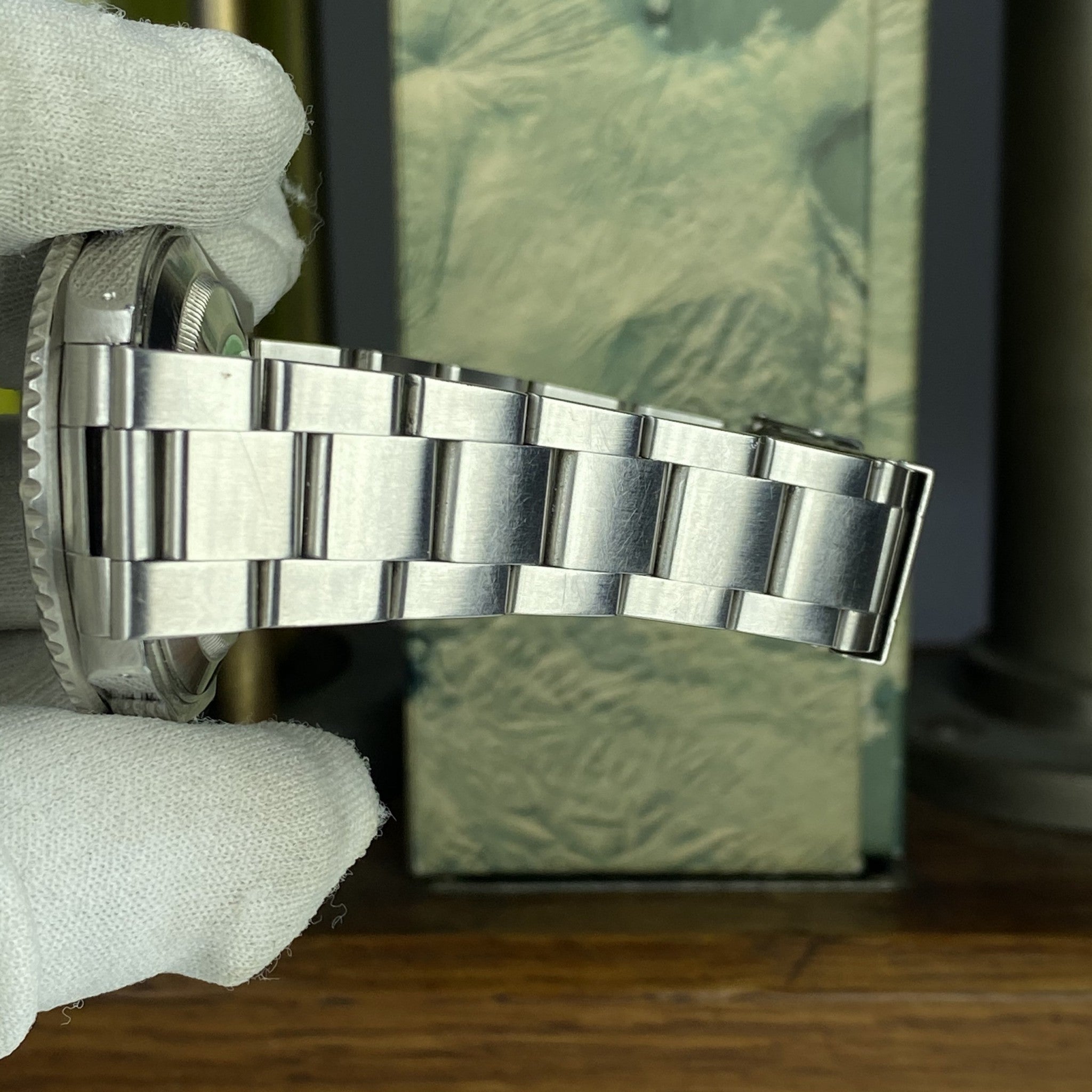 1997 Vintage Rolex 16610 Submariner Date Unpolished  with Creamy Dial