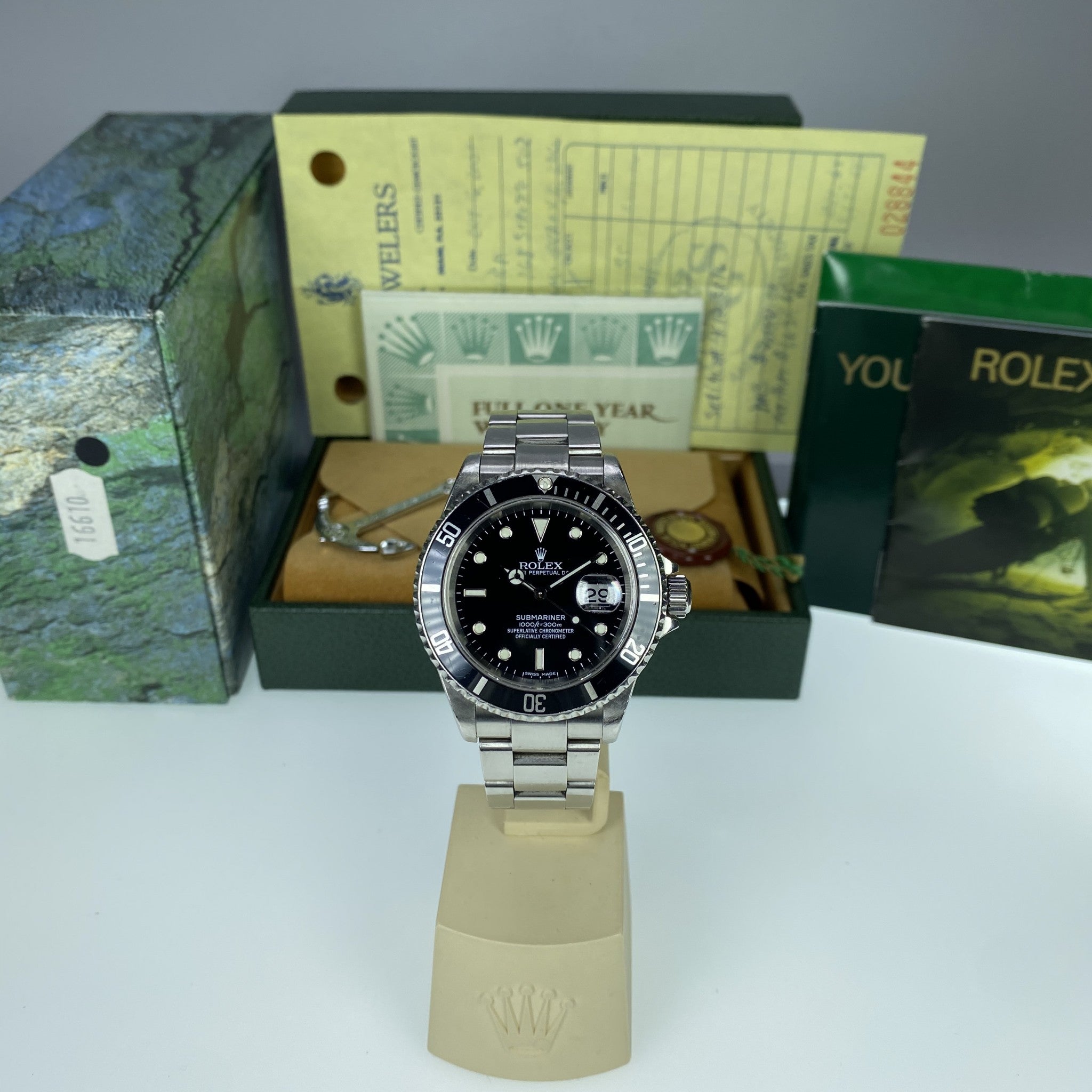2001 Vintage Rolex Submariner Date 16610 Complete Box & Papers collector’s set