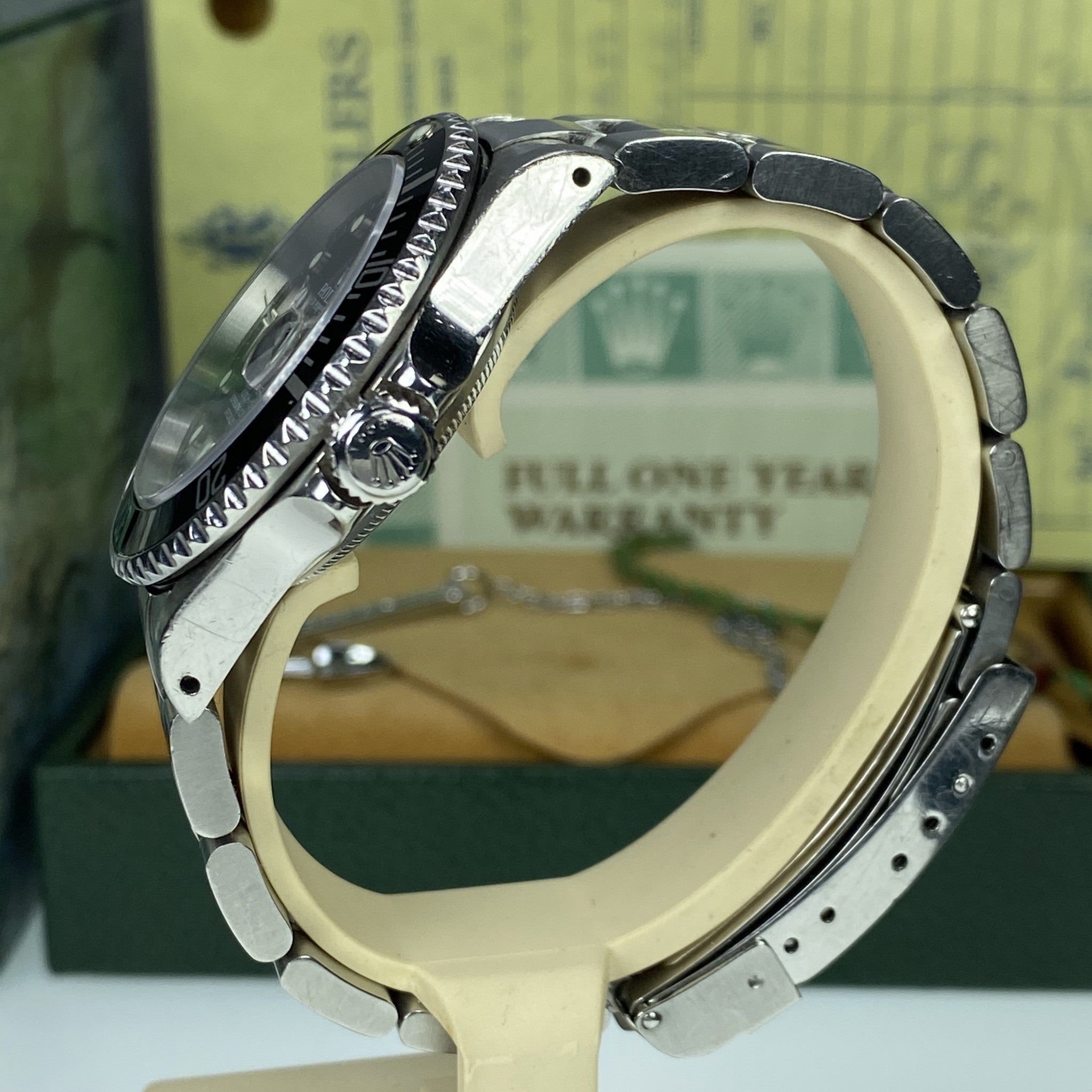 2001 Vintage Rolex Submariner Date 16610 Complete Box & Papers collector’s set