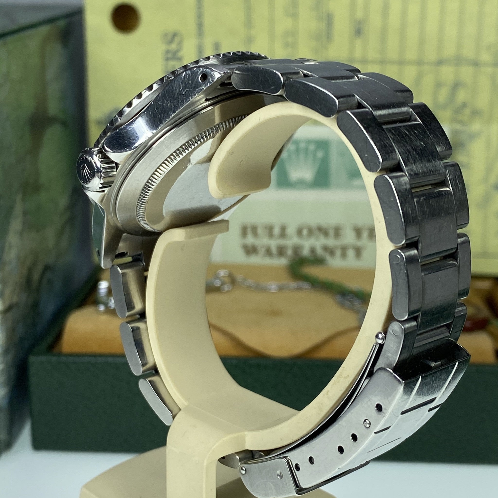 2001 Vintage Rolex Submariner Date 16610 Complete Box & Papers collector’s set