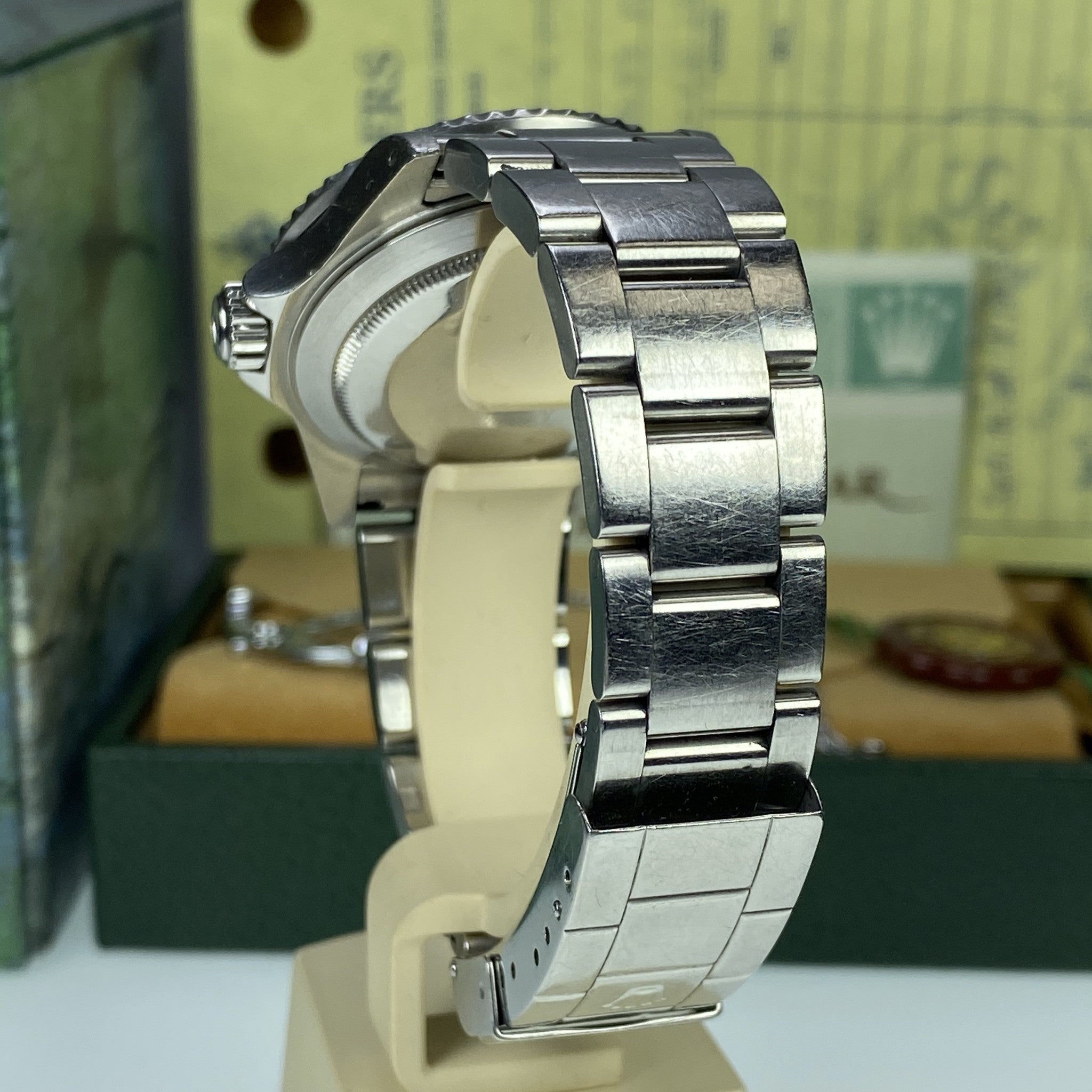 2001 Vintage Rolex Submariner Date 16610 Complete Box & Papers collector’s set
