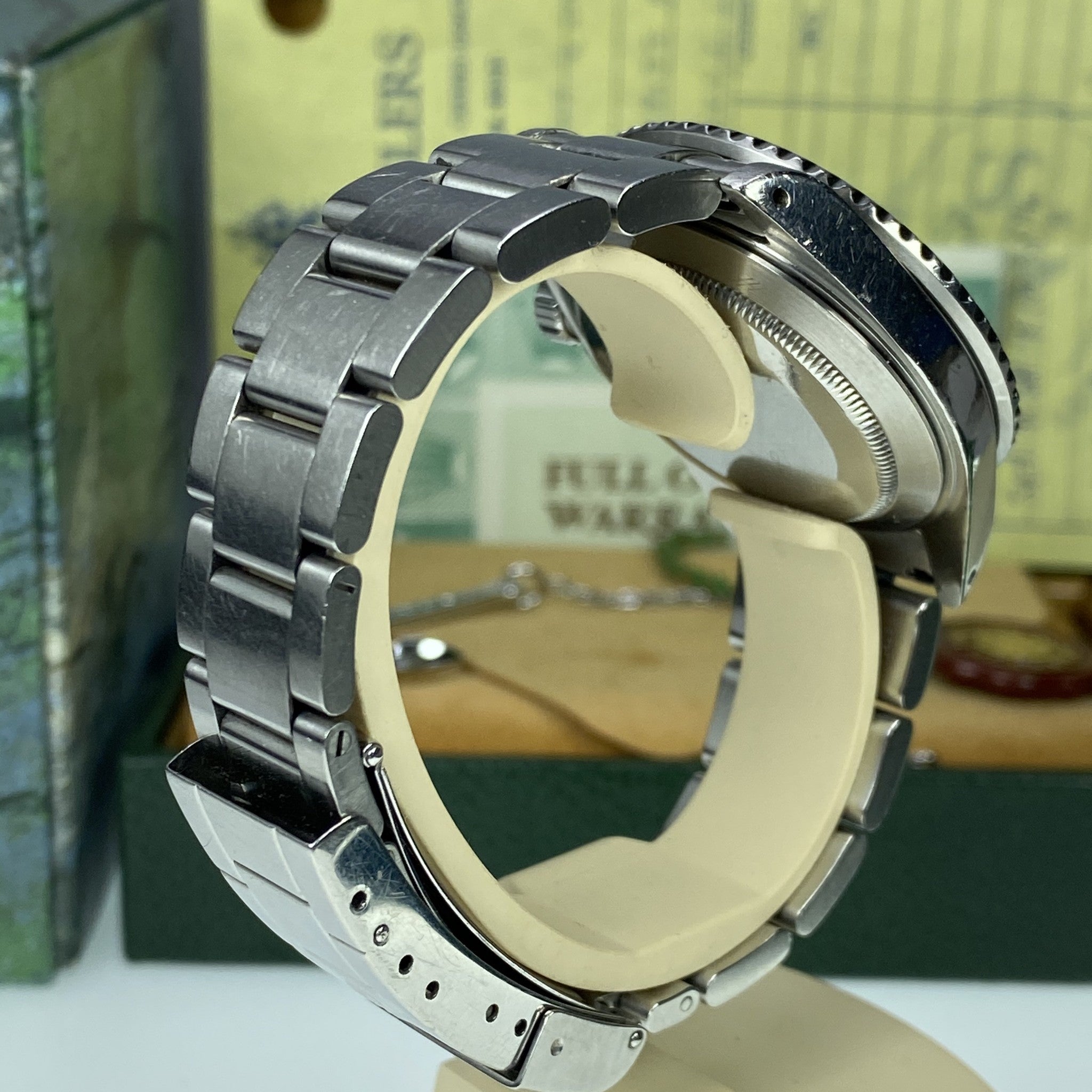 2001 Vintage Rolex Submariner Date 16610 Complete Box & Papers collector’s set