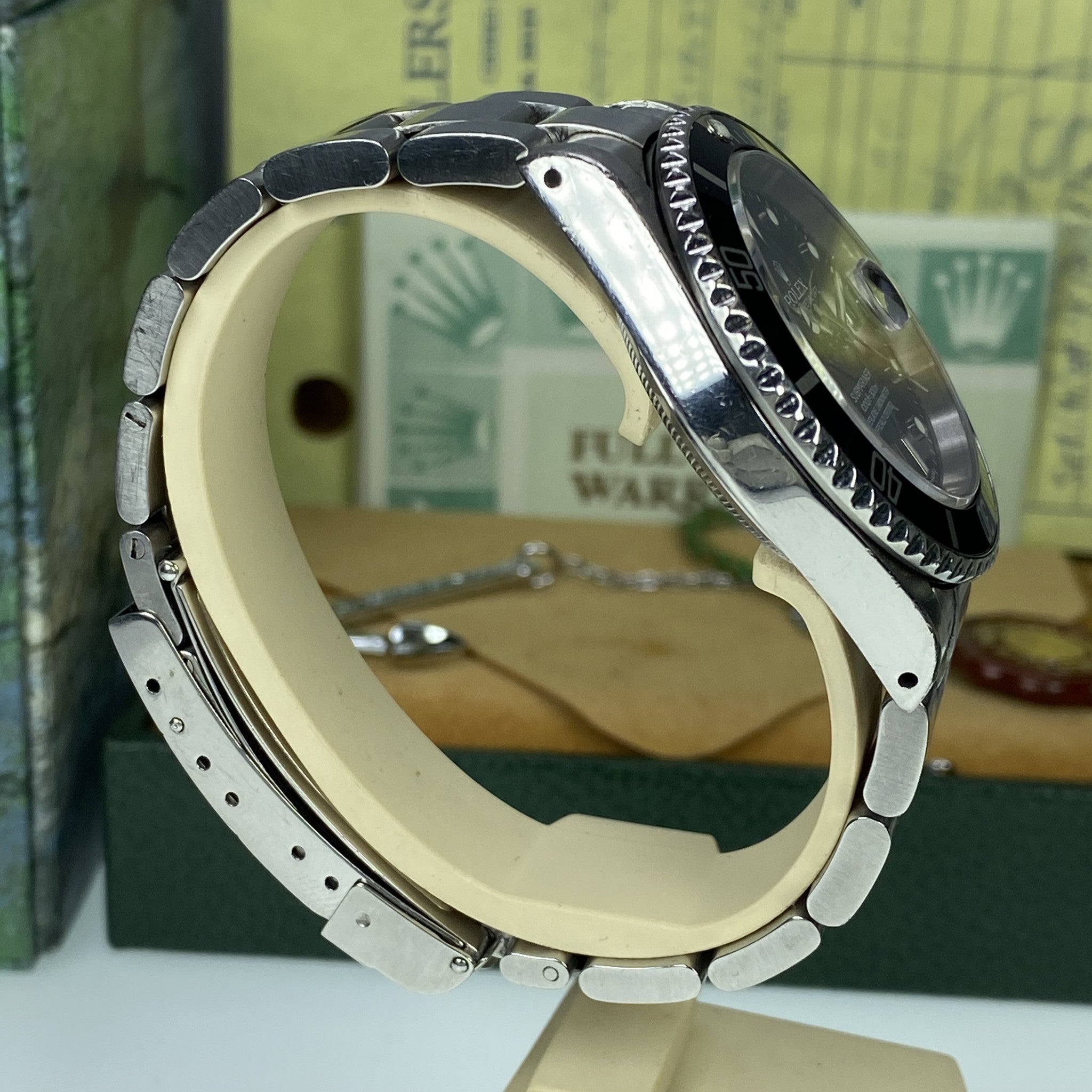 2001 Vintage Rolex Submariner Date 16610 Complete Box & Papers collector’s set