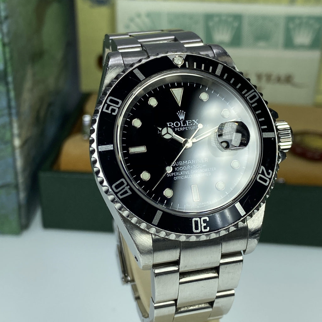 2001 Vintage Rolex Submariner Date 16610 Complete Box & Papers collector’s set