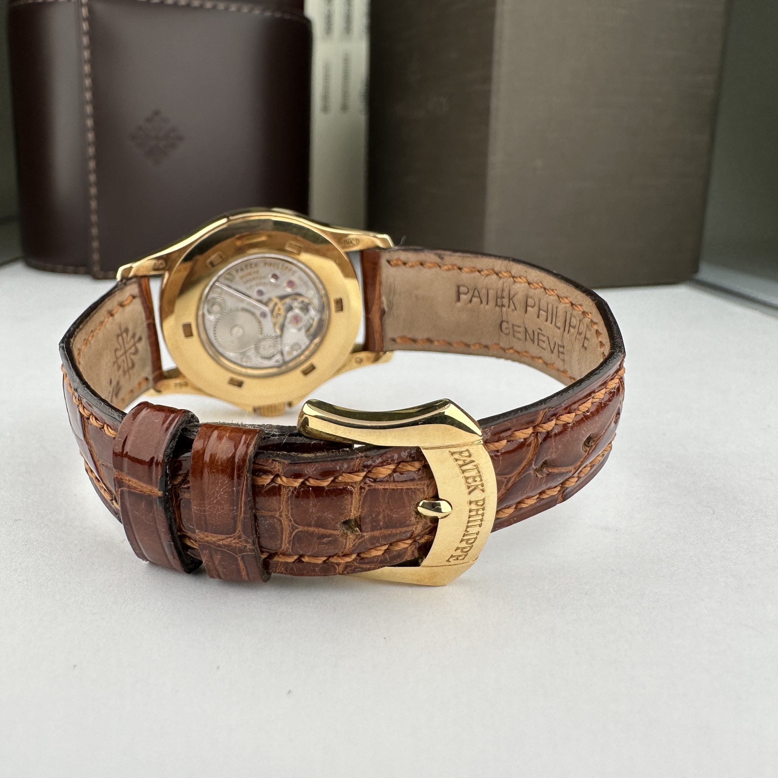 2004 Patek Philippe 4905J-001 Calatrava Ladies 18k gold with Box & papers