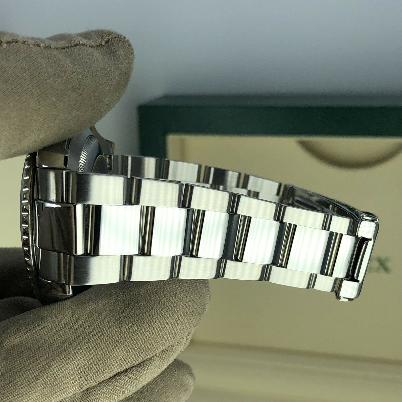 2004 Rolex 16622 Yacht-Master Platinum Bezel in mint condition With Box
