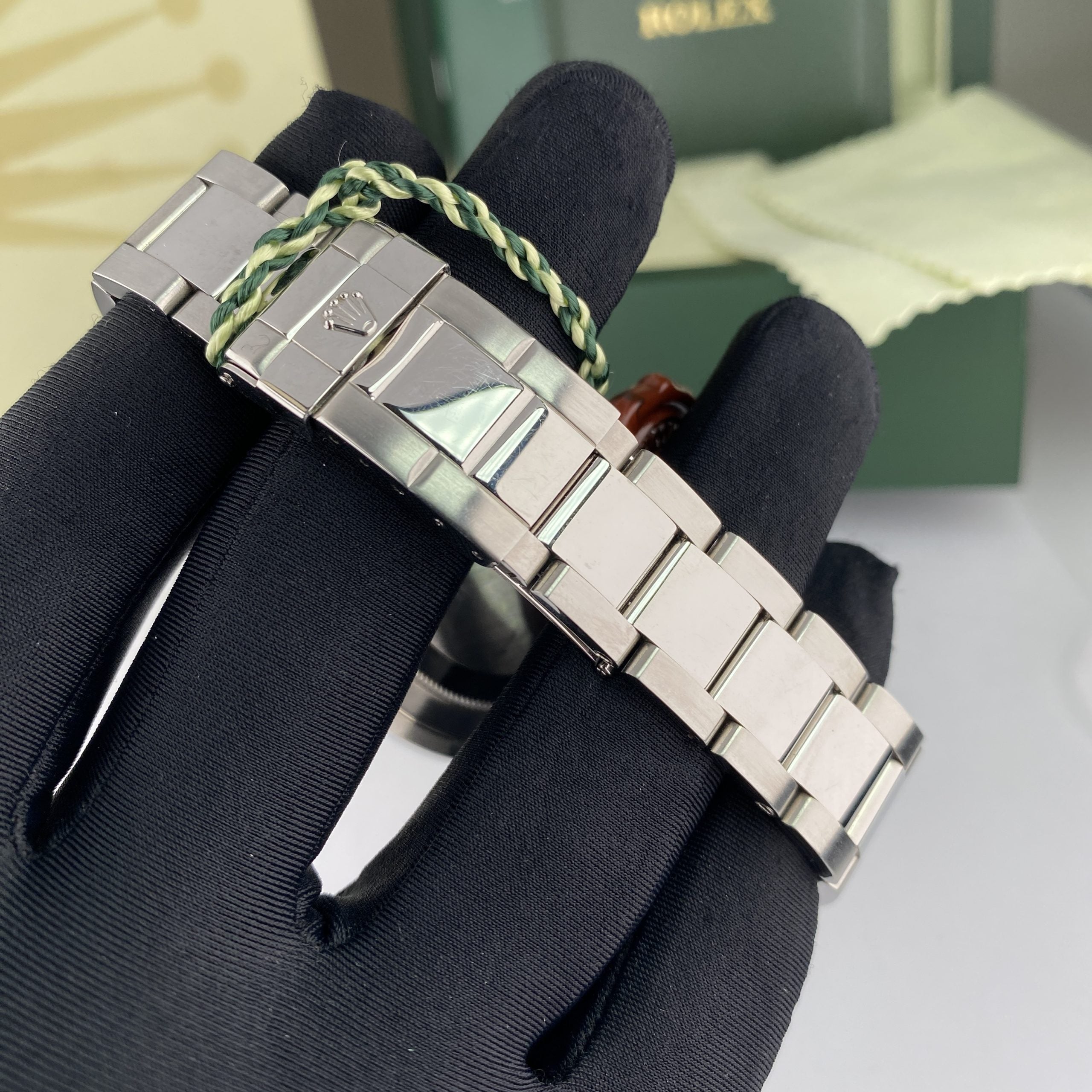 2004 Rolex Yacht-Master 16622 Steel Platinum Bezel Unpolished complete set box & papers