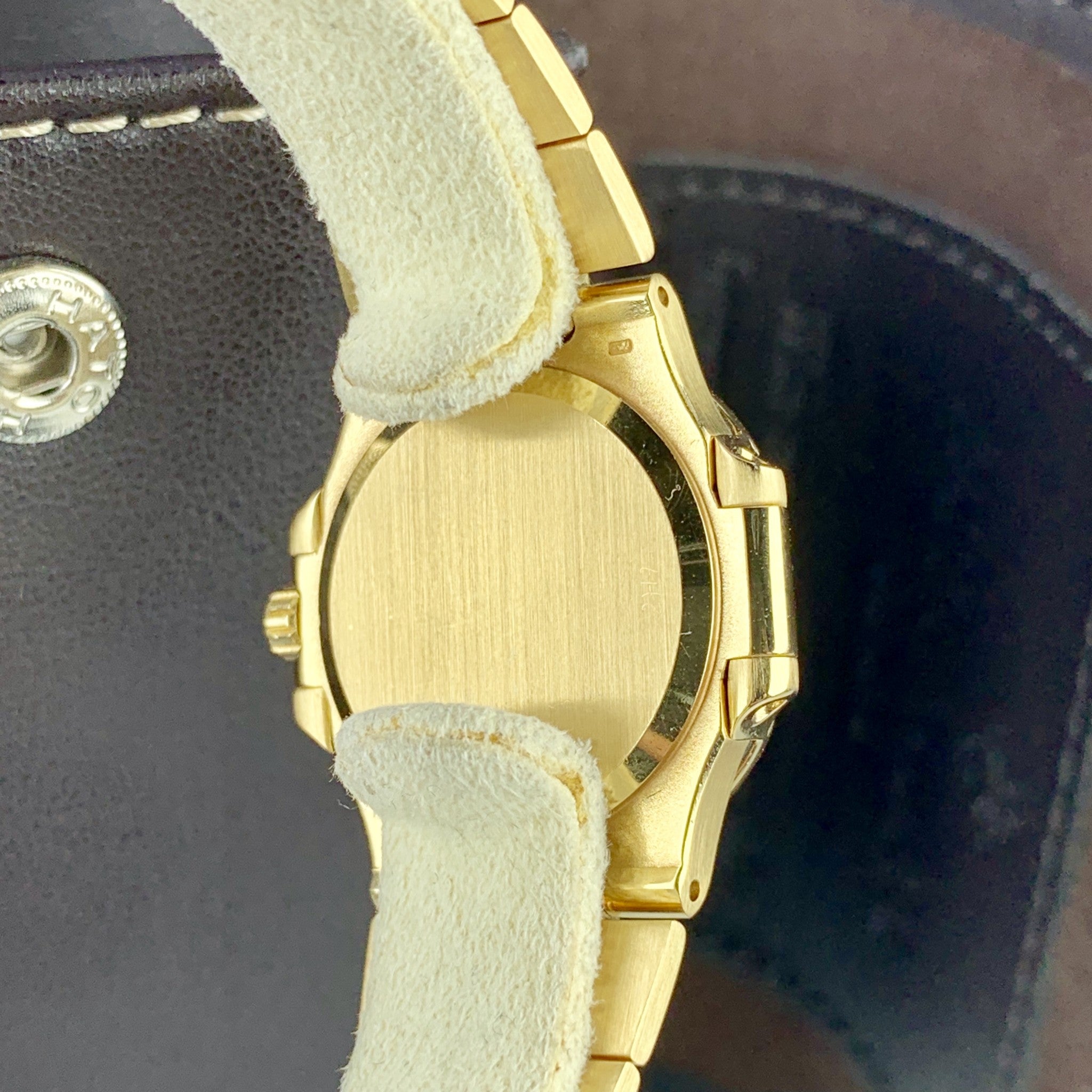 Patek Philippe Nautilus 4700/1 Ladies Solid 18k Gold With Factory Diamond 28mm