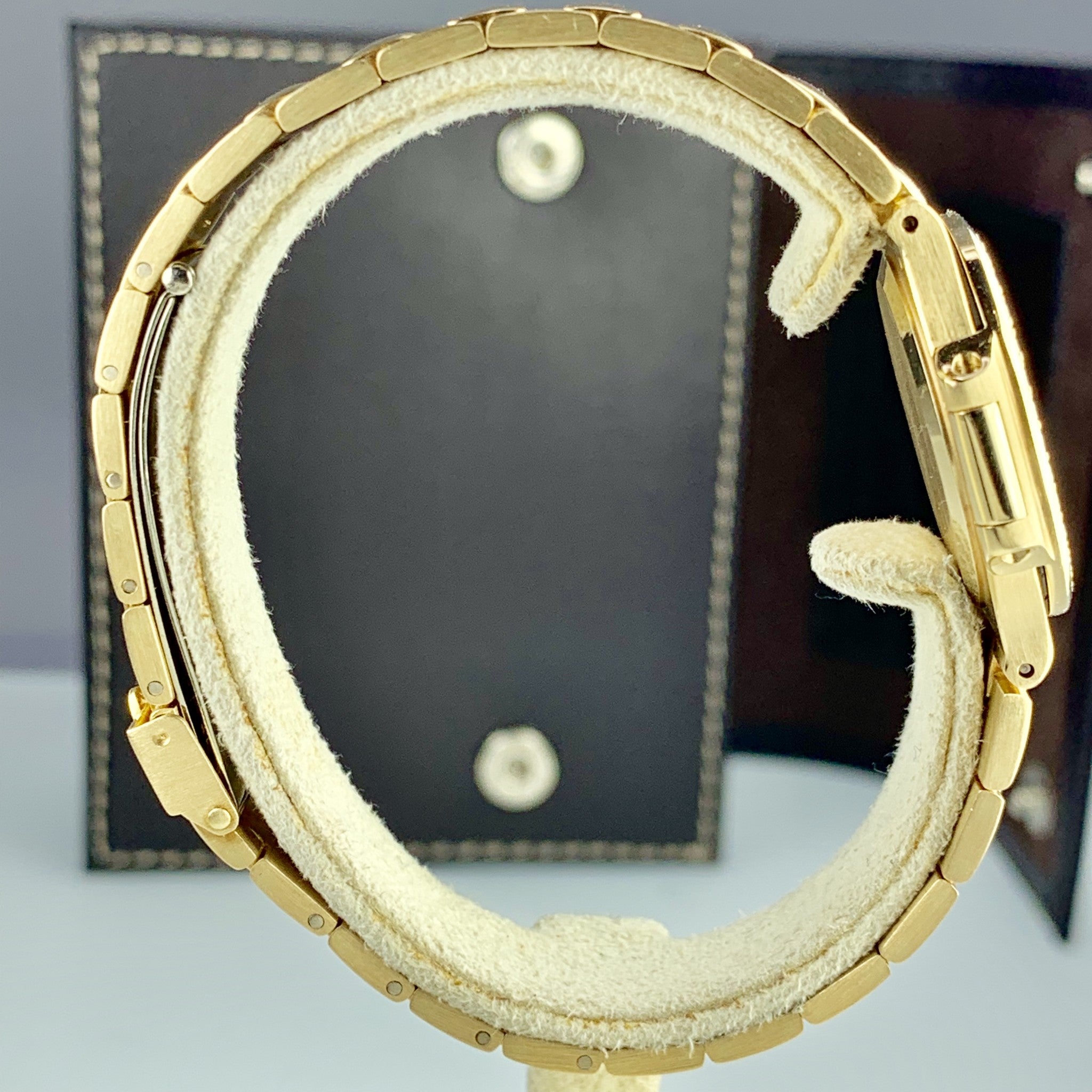 Patek Philippe Nautilus 4700/1 Ladies Solid 18k Gold With Factory Diamond 28mm