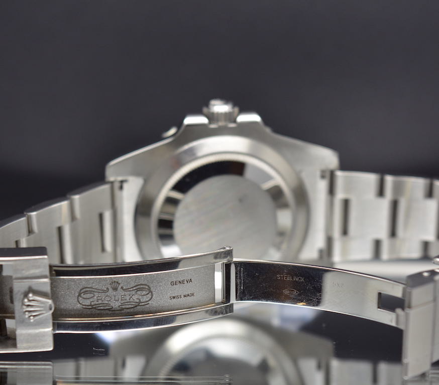 Rolex Submariner 116610LV Green (AKA HULK)