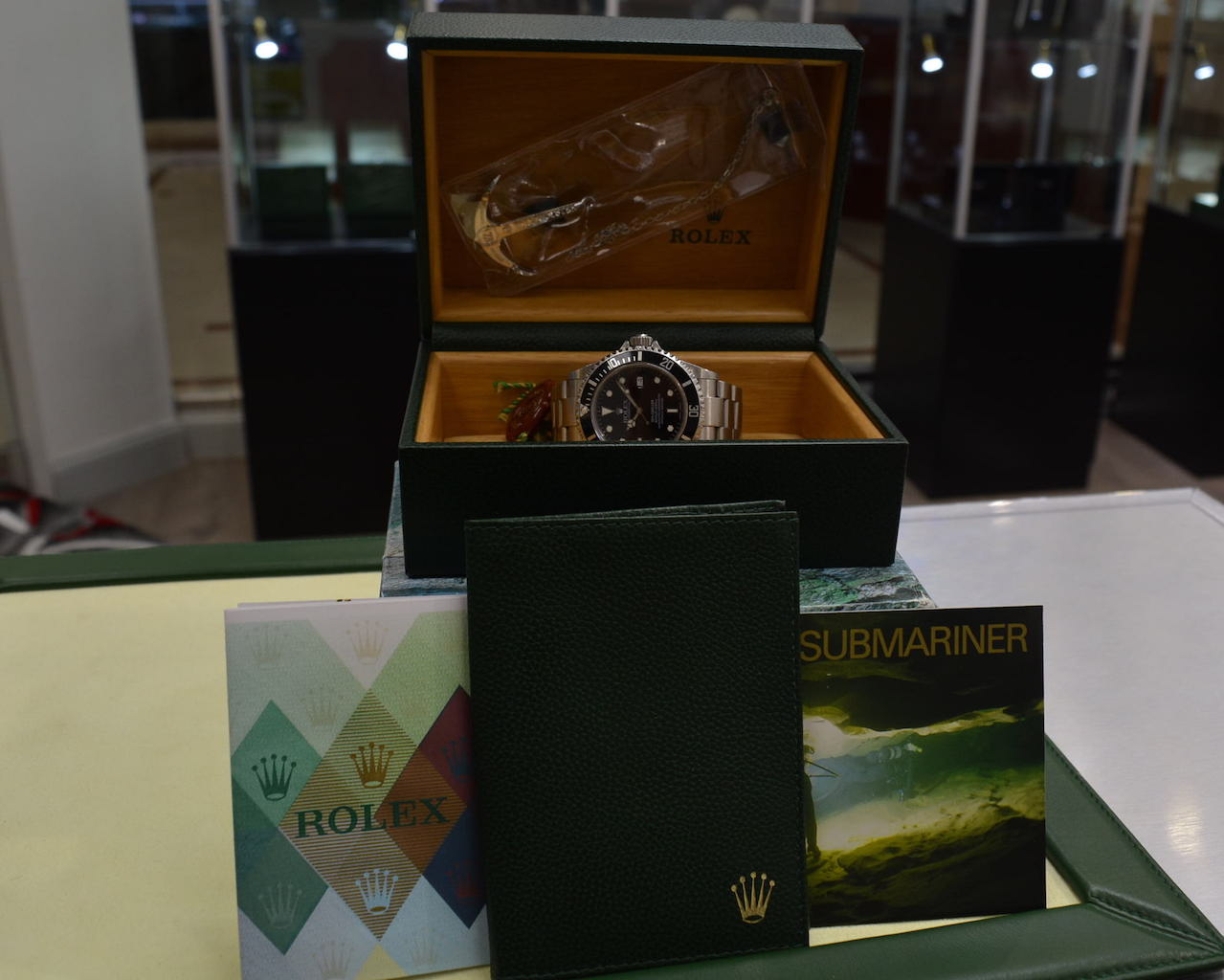 Rolex Sea-Dweller 16600 – FULL SET