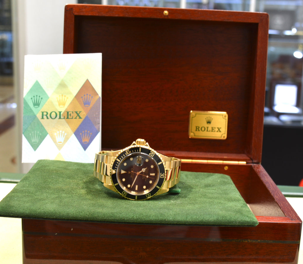 Rolex Submariner 16618 Solid Gold 18K Full Set with papers no holes 2004 Mint