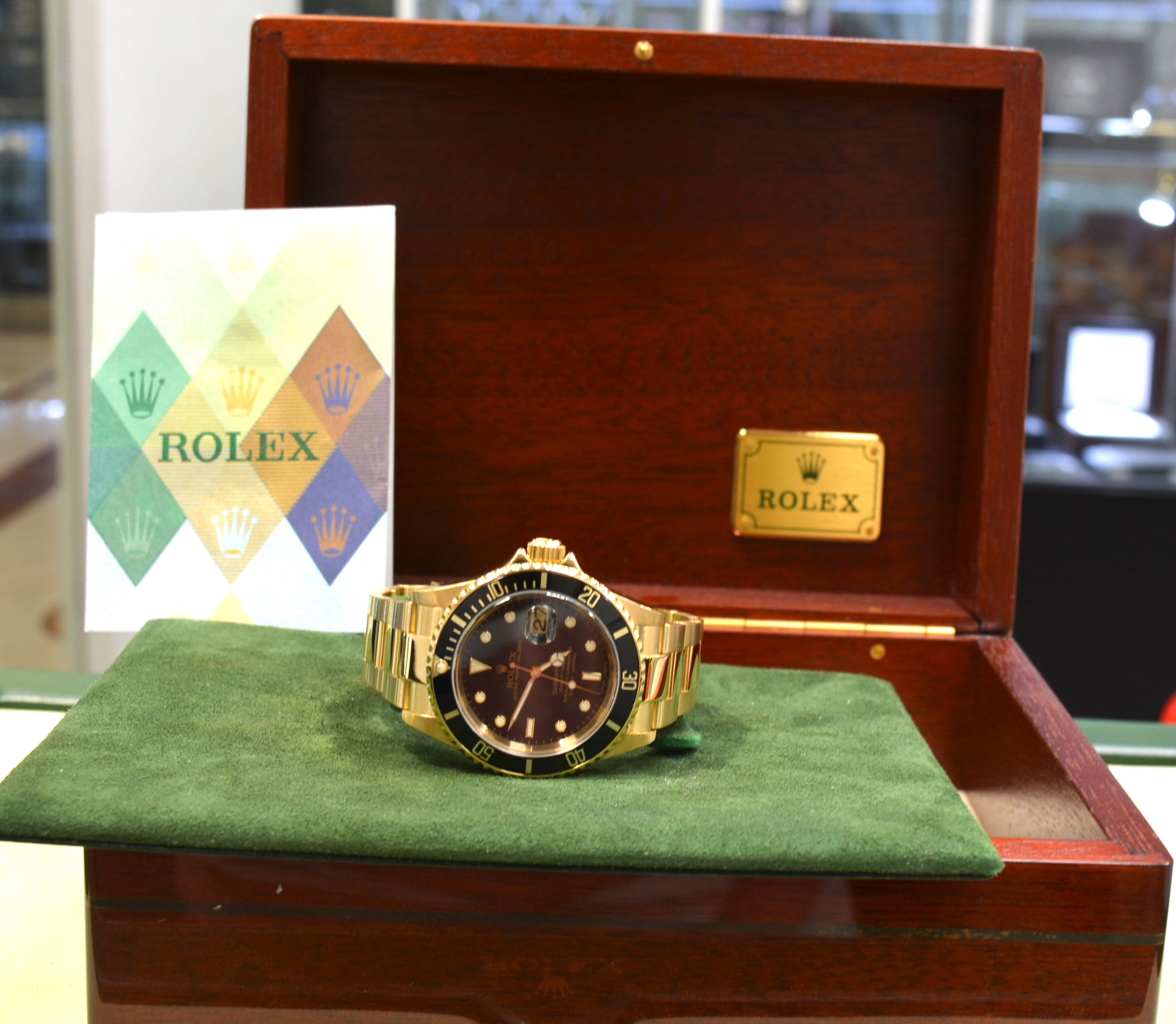 Rolex Submariner 16618 Solid Gold 18K Full Set with papers no holes 2004 Mint