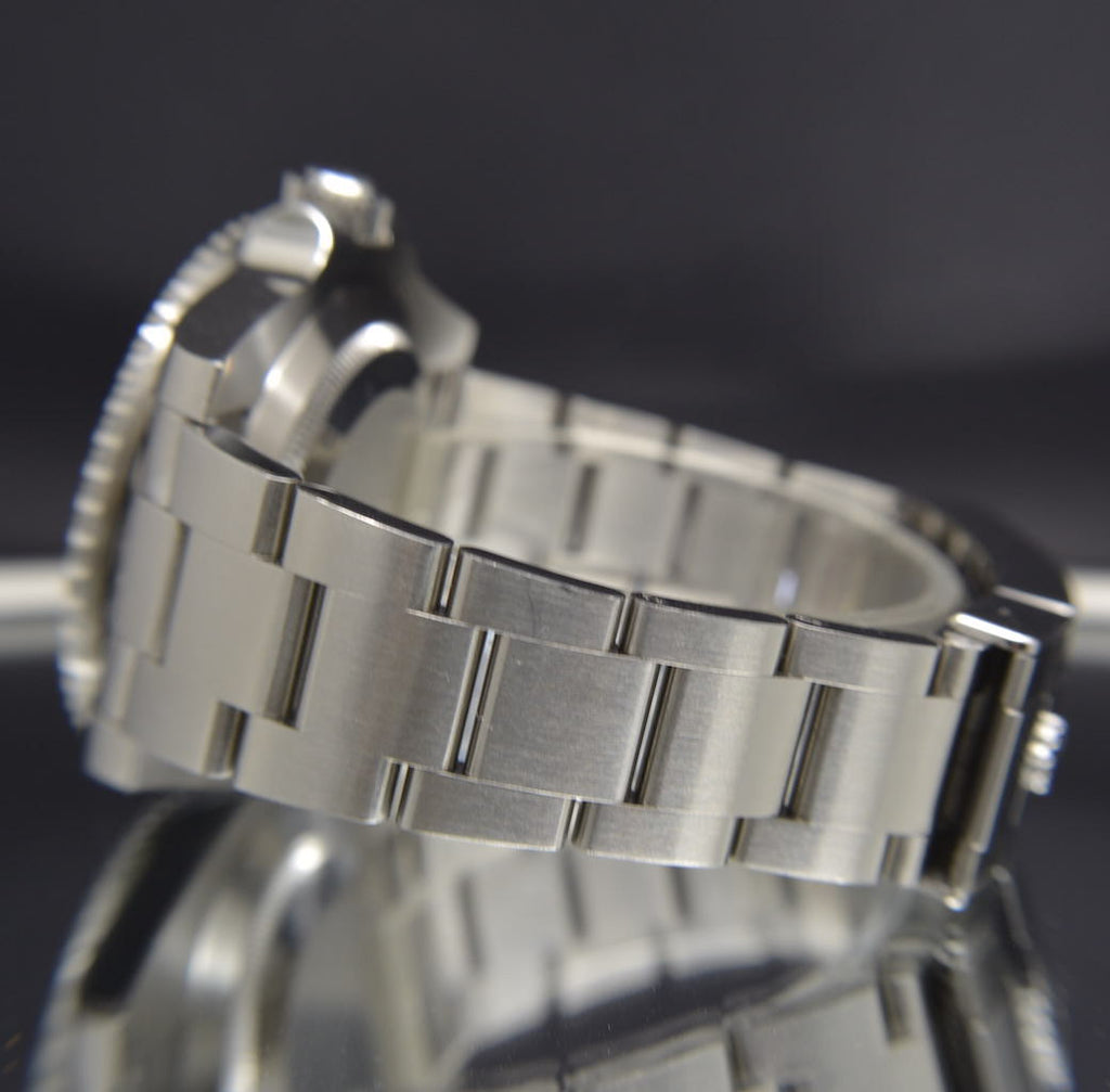 Rolex Submariner 116610LV Green 2016 (AKA HULK)