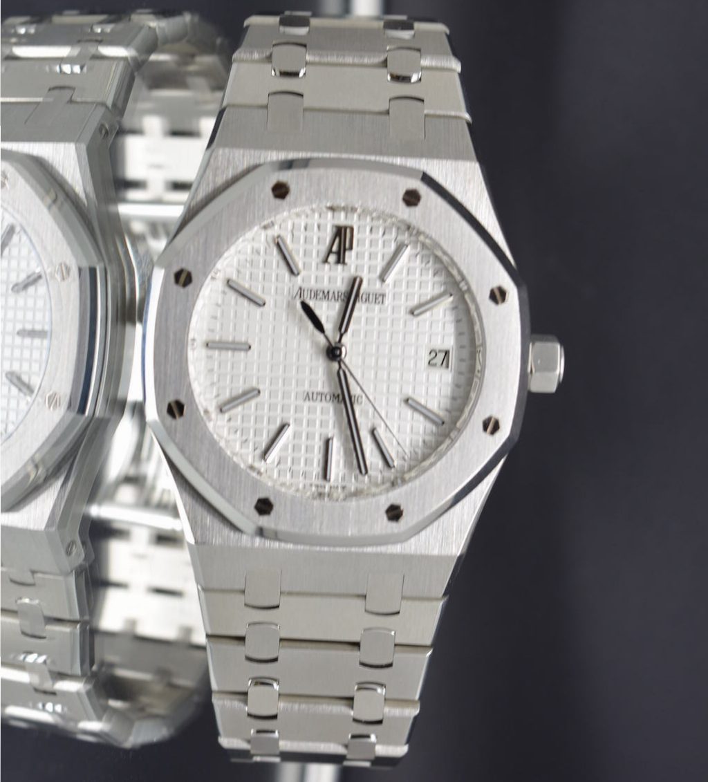 Audemars Piguet Royal Oak White Dial 15300ST.OO.1220ST.01