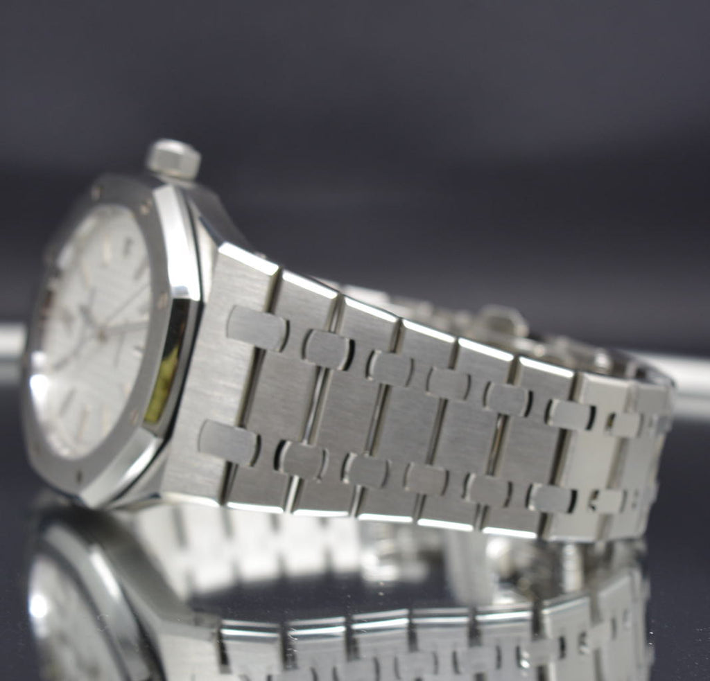 Audemars Piguet Royal Oak White Dial 15300ST.OO.1220ST.01
