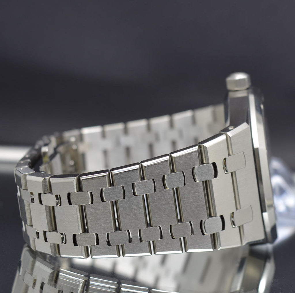 Audemars Piguet Royal Oak White Dial 15300ST.OO.1220ST.01