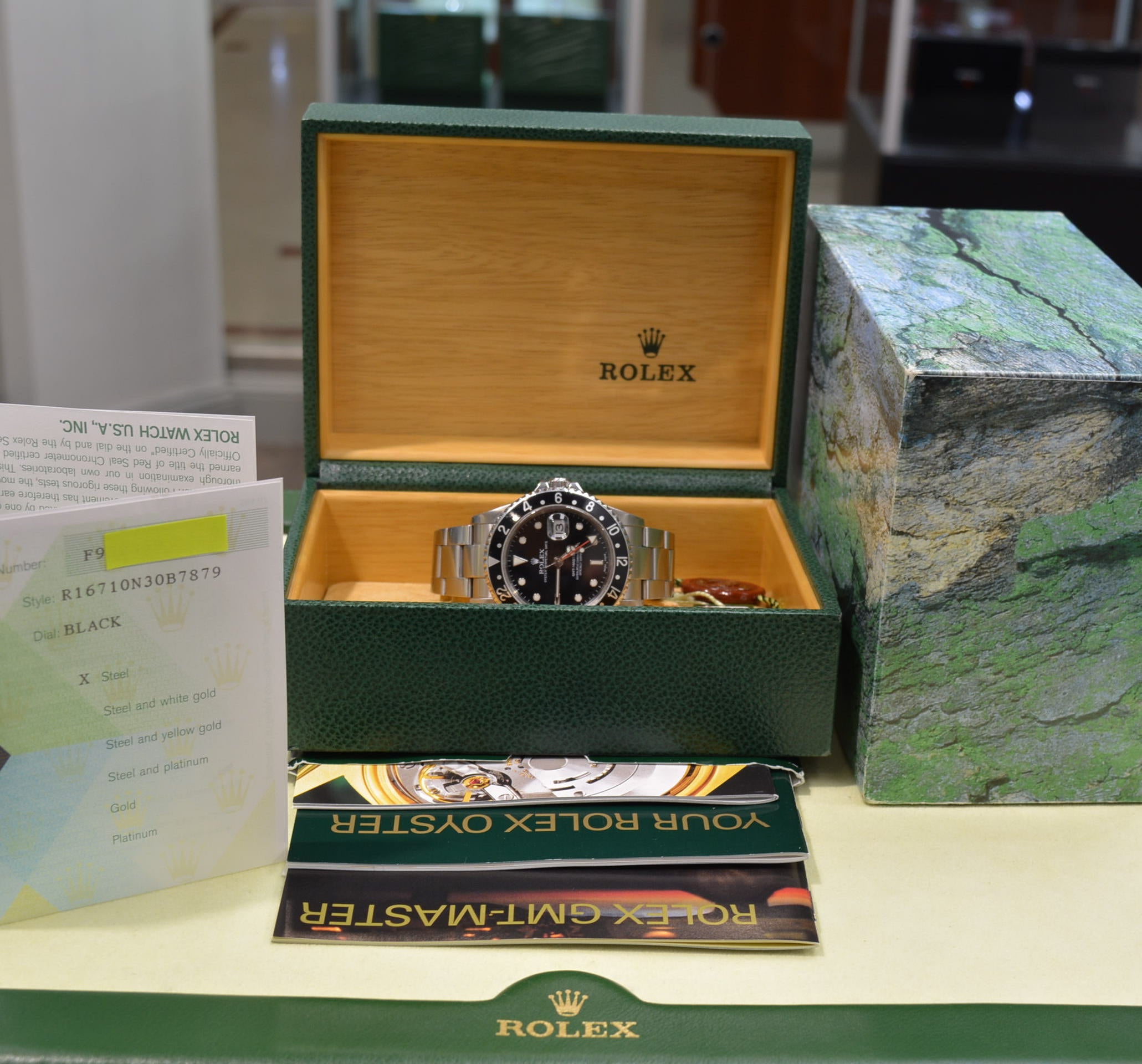 Rolex GMT Master II Black Bezel – Full Set – no Holes Case 2005
