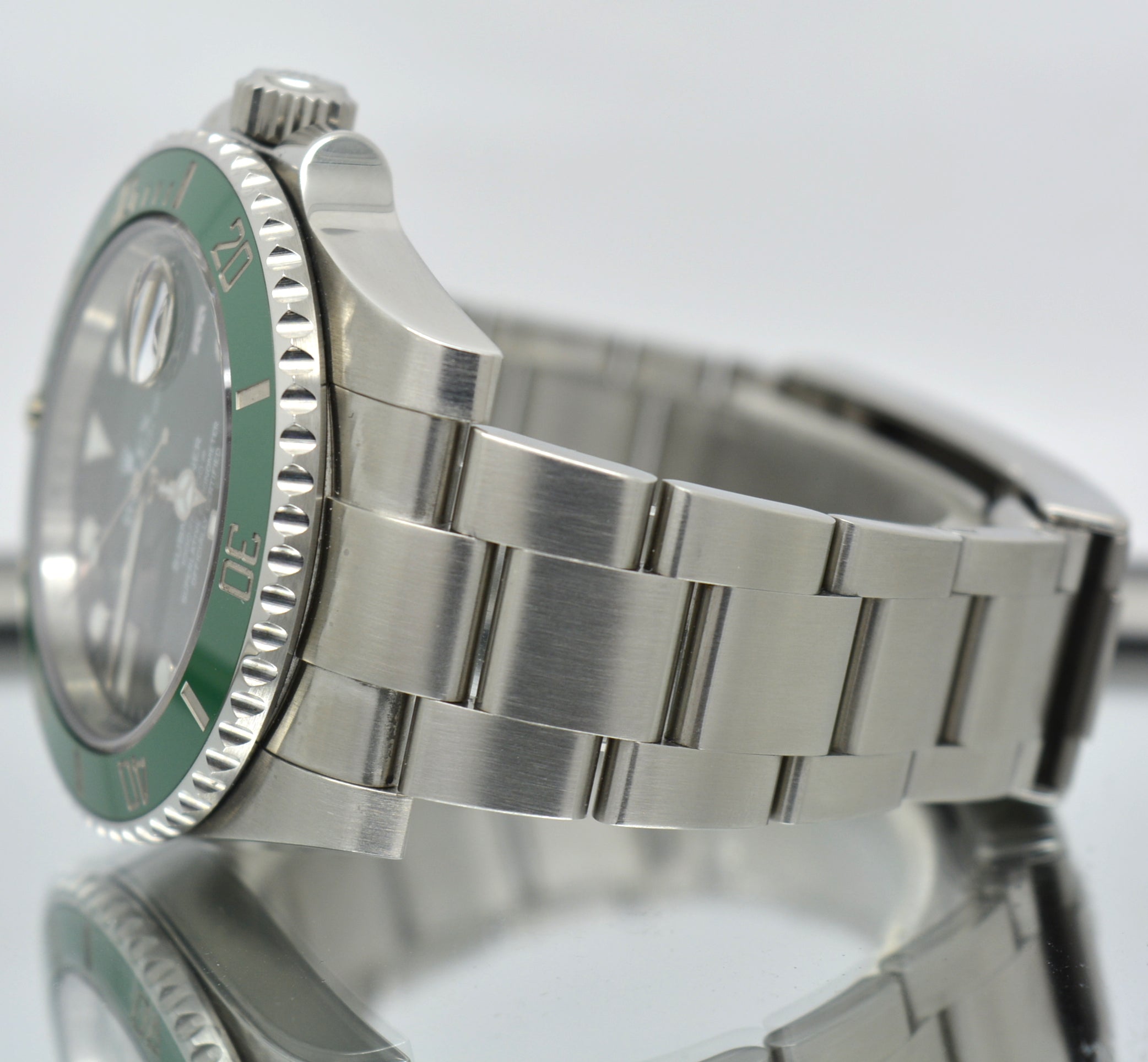 Rolex Submariner 116610LV Hulk Ceramic Green Random Mint