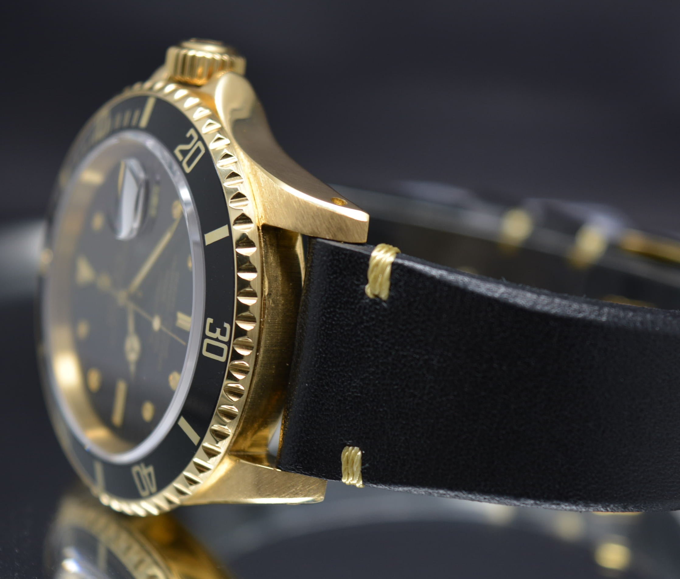 Rolex Submariner 16808 Solid 18k Gold untouched Dial