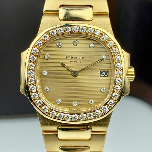Patek Philippe Nautilus 4700/1 Ladies Solid 18k Gold With Factory Diamond 28mm