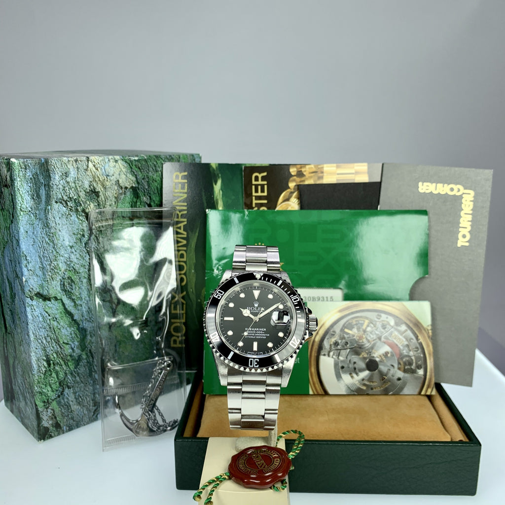 1995 Vintage Rolex Submariner Date 16610 Complete Box and Papers