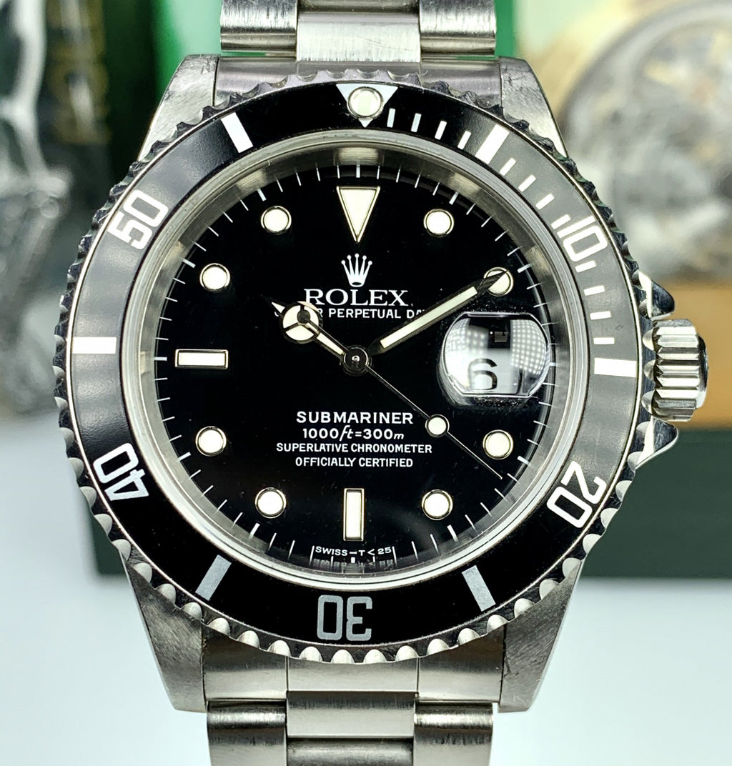 1995 Vintage Rolex Submariner Date 16610 Complete Box and Papers