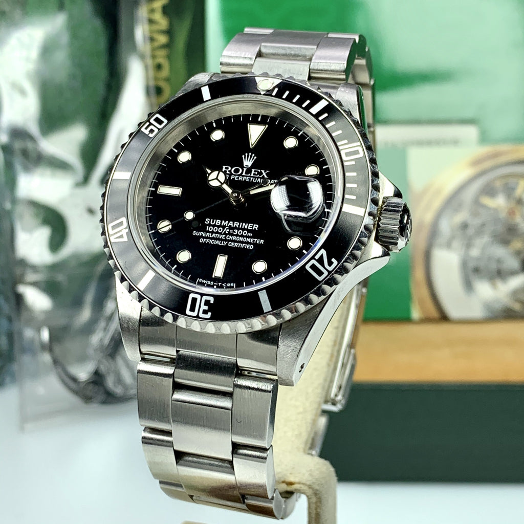 1995 Vintage Rolex Submariner Date 16610 Complete Box and Papers