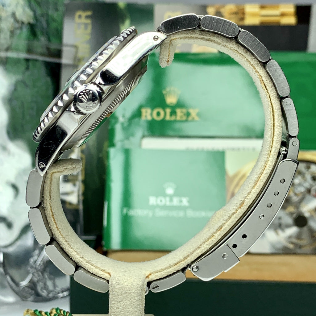 1995 Vintage Rolex Submariner Date 16610 Complete Box and Papers