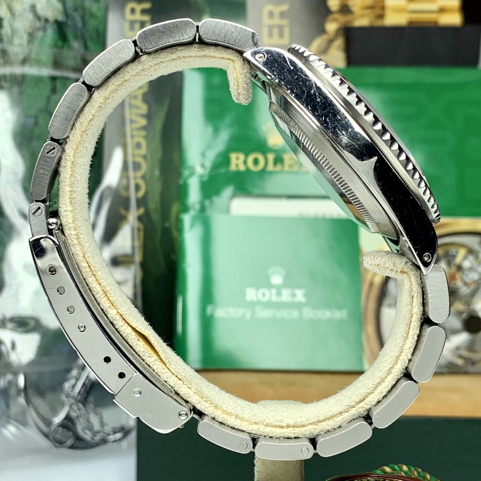 1995 Vintage Rolex Submariner Date 16610 Complete Box and Papers