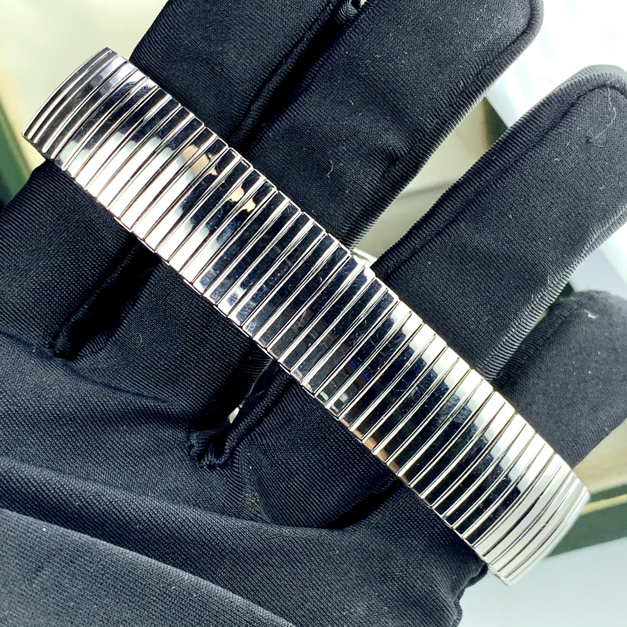 1940’s Vintage Rolex Oyster Perpetual 2940 Bubbleback Rhodium Dial