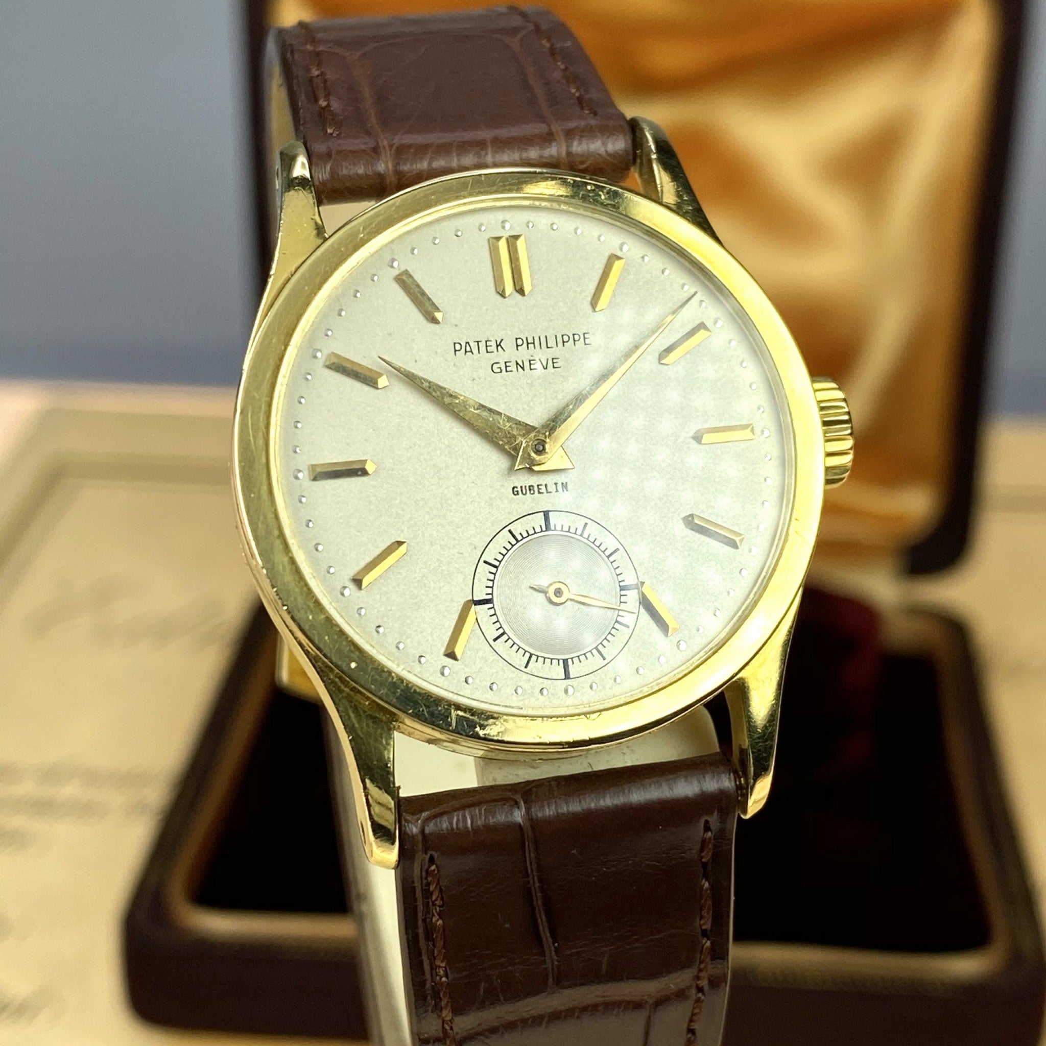 1949 Vintage Patek Philippe  Ref. 96 – Calatrava Retailed by Gubelin Box & paper