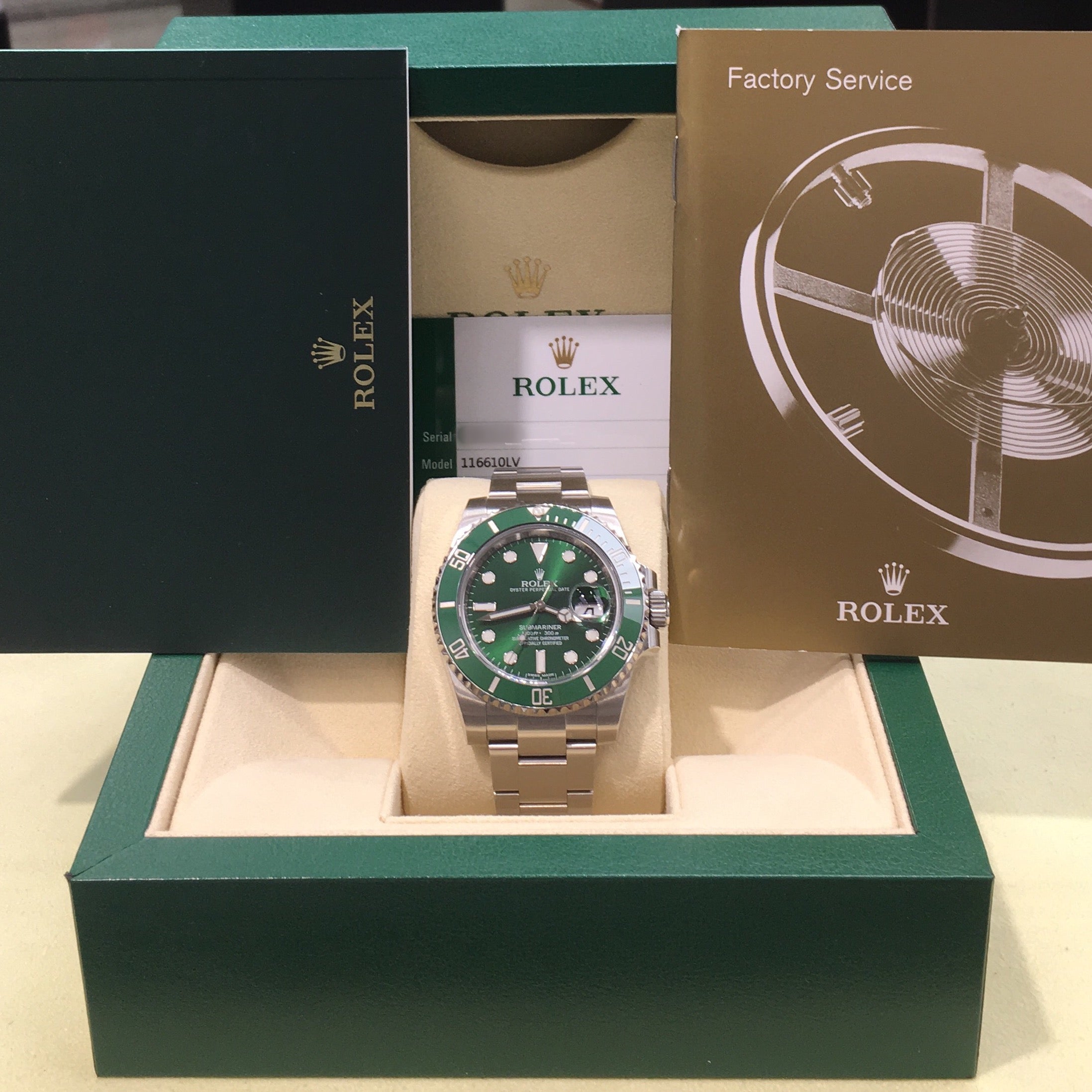 Rolex Submariner 116610LV Green 2016 (AKA HULK)