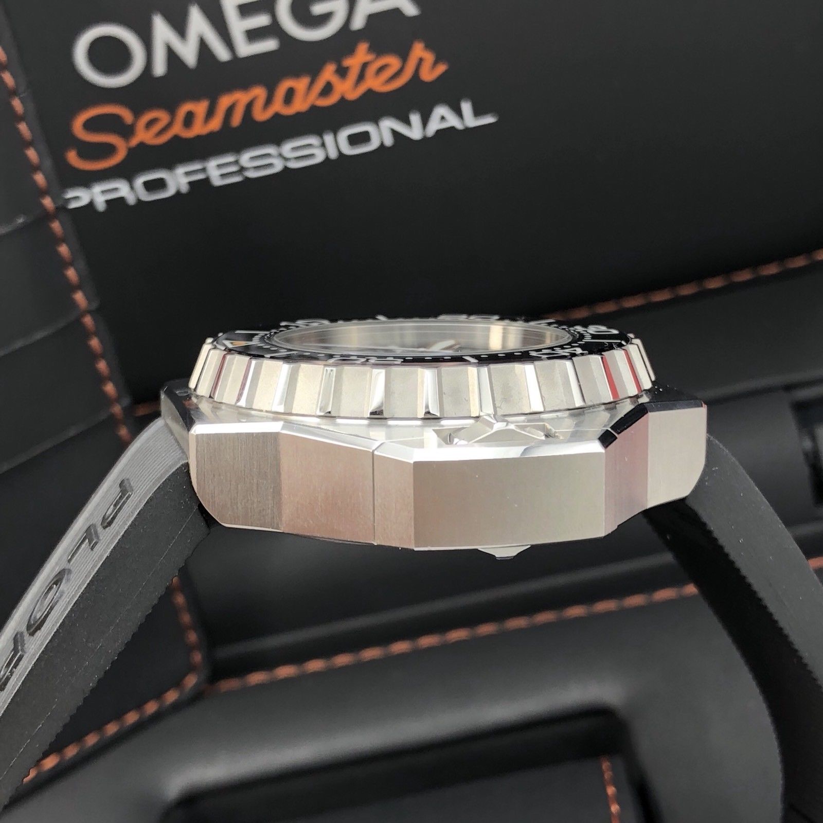 Omega Seamster PLOPROF 1200M Co Axial Professional Diver Rubber band