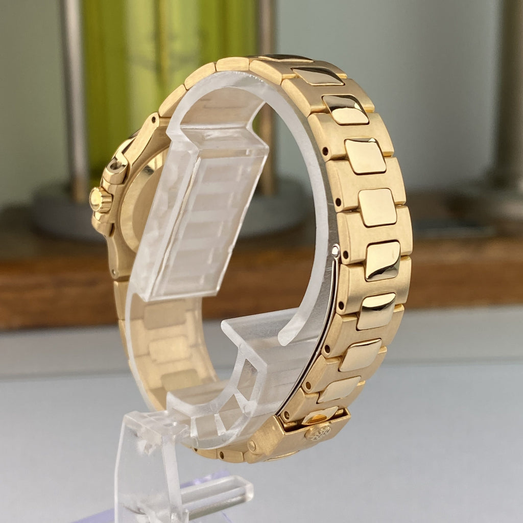 Patek Philippe Nautilus 4700/1 Ladies Solid 18k Gold mint condition