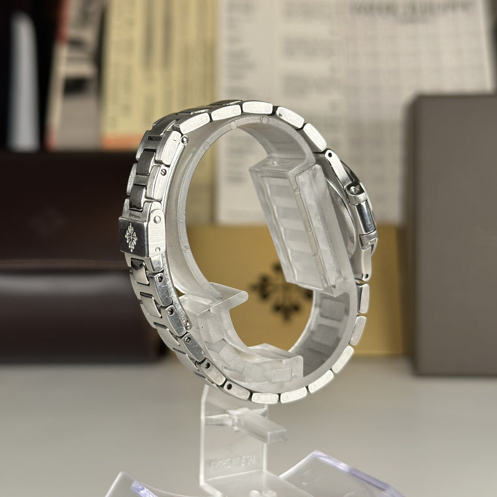 Patek Philippe Nautilus 4700/1 Stainless Steel Ladies with Box and papers