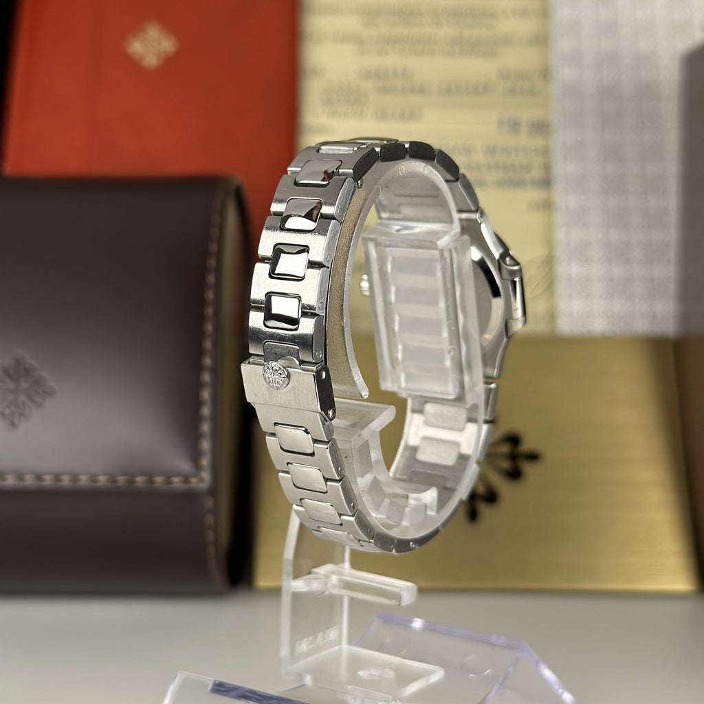 Patek Philippe Nautilus 4700/1 Stainless Steel Ladies with Box and papers Serviced by Patek in 2022