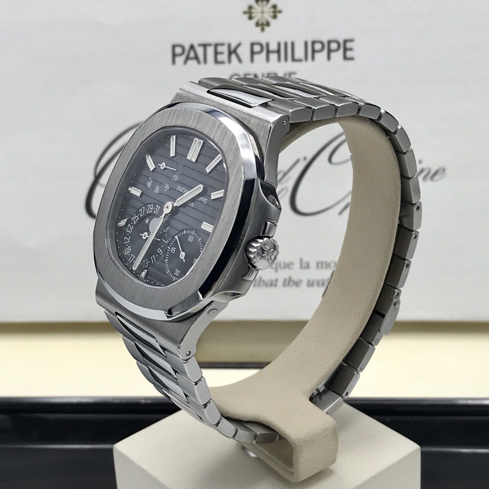 Patek Philippe Nautilus 5712 / A1-001 blue Box and Papers 2014 Mint condition